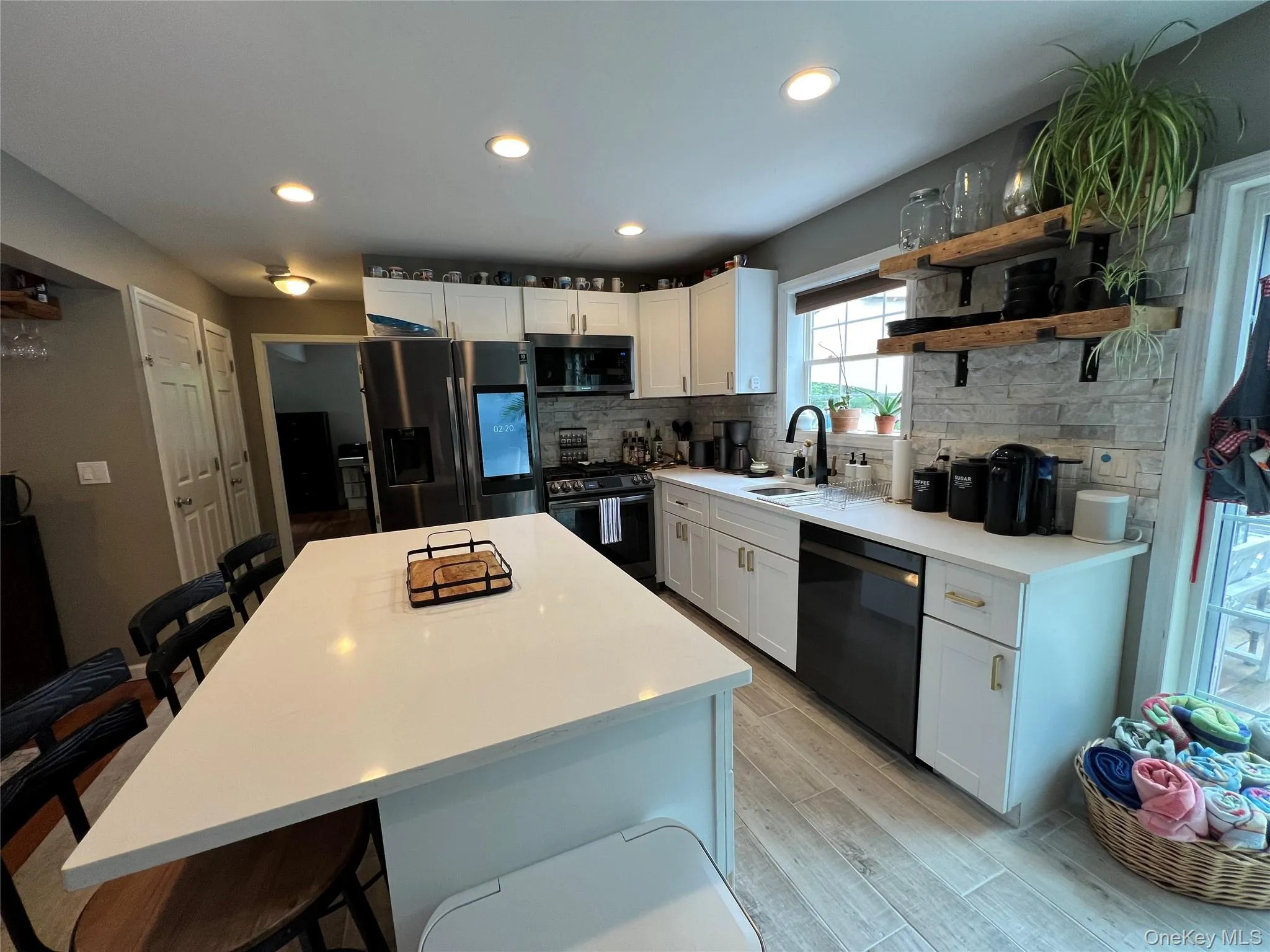 30 Lewis Road, Southampton, NY, 4 Bedrooms Bedrooms, 10 Rooms Rooms,4 BathroomsBathrooms,Residential Lease,For Rent,Lewis,0,968842 30 Lewis Road, Southampton, NY, 4 Bedrooms Bedrooms, 10 Rooms Rooms,4 BathroomsBathrooms,Residential Lease,For Rent,Lewis,0,968842