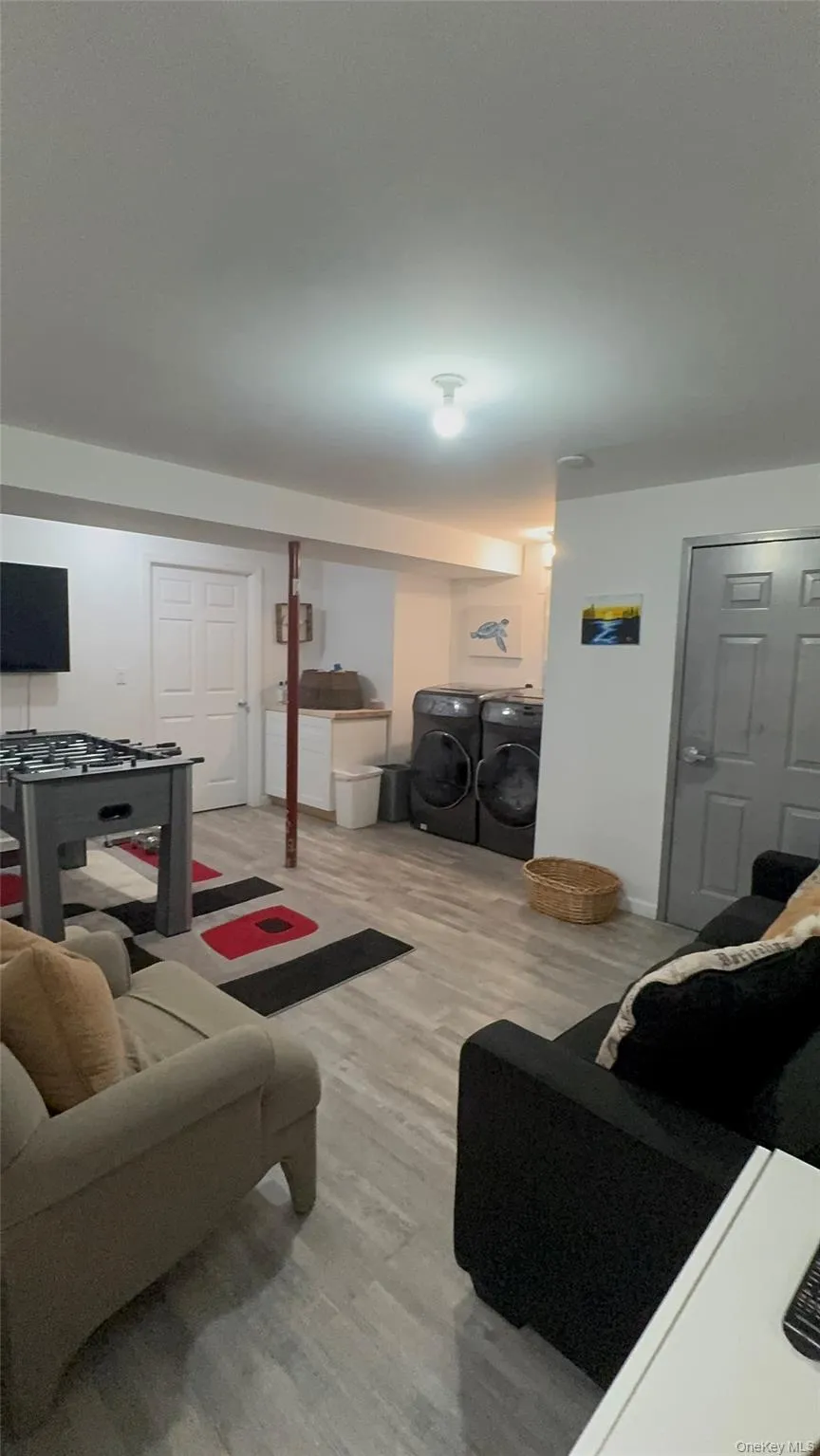 30 Lewis Road, Southampton, NY, 4 Bedrooms Bedrooms, 10 Rooms Rooms,4 BathroomsBathrooms,Residential Lease,For Rent,Lewis,0,968842 30 Lewis Road, Southampton, NY, 4 Bedrooms Bedrooms, 10 Rooms Rooms,4 BathroomsBathrooms,Residential Lease,For Rent,Lewis,0,968842