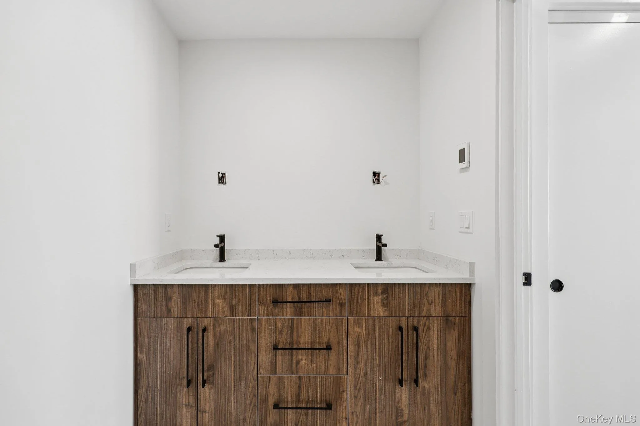 325 Manville Road, Mount Pleasant, NY, 2 Bedrooms Bedrooms, 4 Rooms Rooms,2 BathroomsBathrooms,Residential Lease,For Rent,Manville,0,968846 325 Manville Road, Mount Pleasant, NY, 2 Bedrooms Bedrooms, 4 Rooms Rooms,2 BathroomsBathrooms,Residential Lease,For Rent,Manville,0,968846