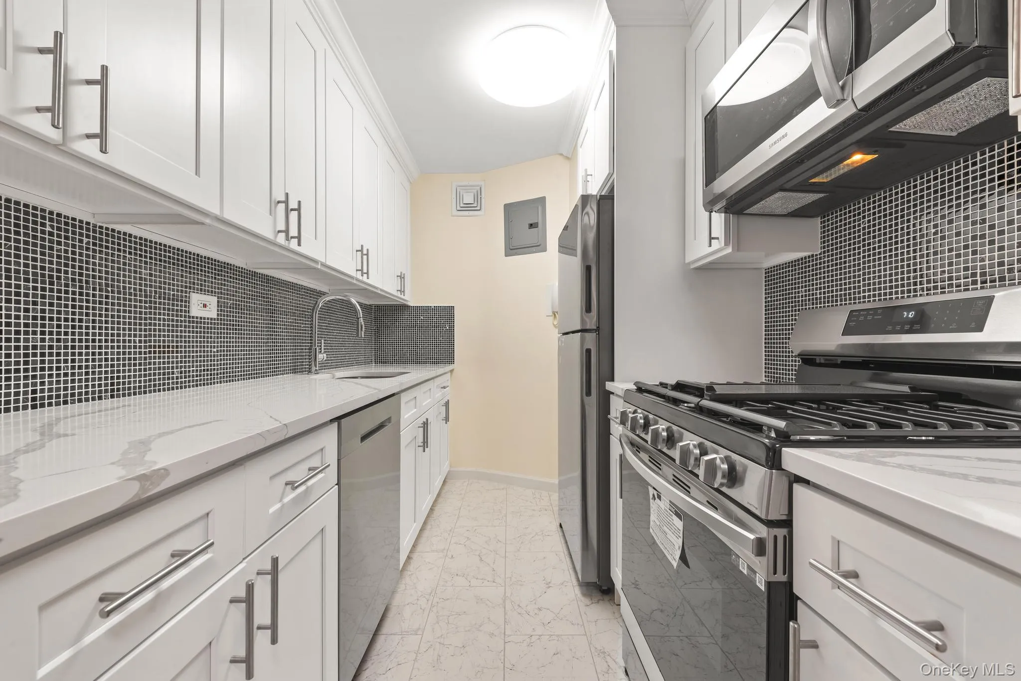 70-25 Yellowstone Boulevard, New York, NY, 1 Bedroom Bedrooms, 3 Rooms Rooms,1 BathroomBathrooms,Residential,For Rent,Yellowstone,0,968907 70-25 Yellowstone Boulevard, New York, NY, 1 Bedroom Bedrooms, 3 Rooms Rooms,1 BathroomBathrooms,Residential,For Rent,Yellowstone,0,968907