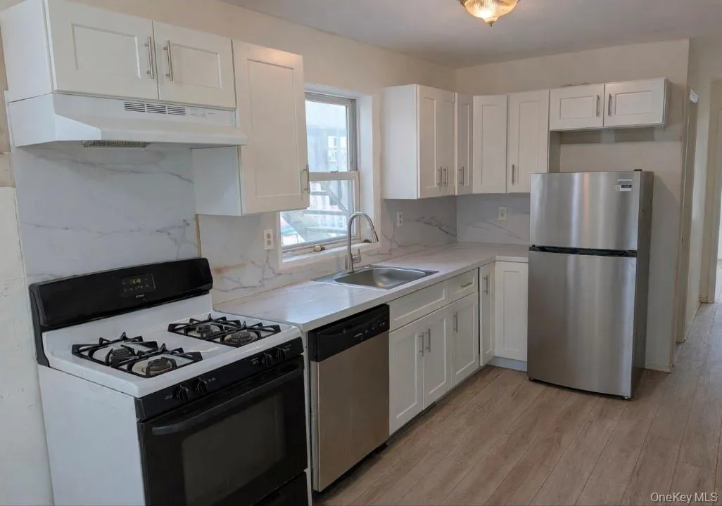 5 Church Street, Haverstraw, NY, 2 Bedrooms Bedrooms, 4 Rooms Rooms,1 BathroomBathrooms,Residential Lease,For Rent,Church,0,968928 5 Church Street, Haverstraw, NY, 2 Bedrooms Bedrooms, 4 Rooms Rooms,1 BathroomBathrooms,Residential Lease,For Rent,Church,0,968928