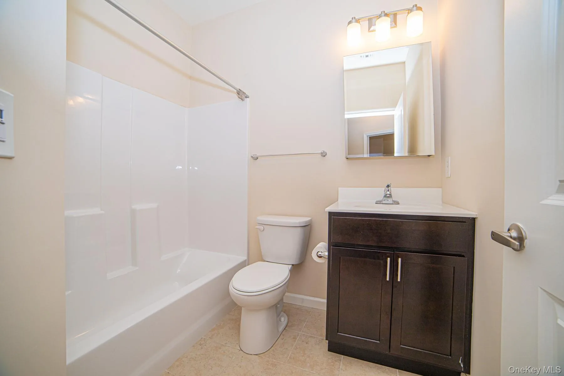 6 Sophia Court, Babylon, NY, 2 Bedrooms Bedrooms, 5 Rooms Rooms,2 BathroomsBathrooms,Residential Lease,For Rent,Sophia Court,0,968946 6 Sophia Court, Babylon, NY, 2 Bedrooms Bedrooms, 5 Rooms Rooms,2 BathroomsBathrooms,Residential Lease,For Rent,Sophia Court,0,968946