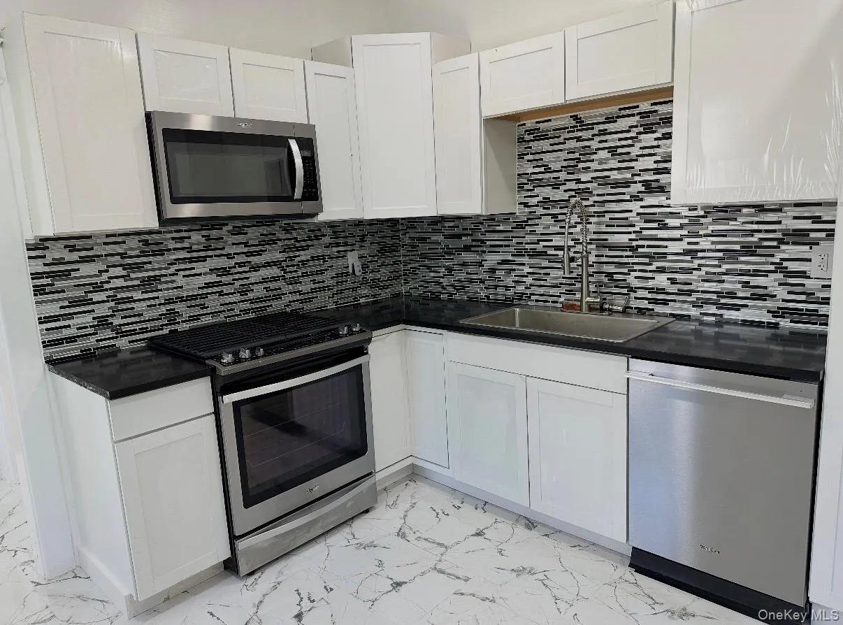 15 Forbus Street, Poughkeepsie, NY, 3 Bedrooms Bedrooms, 6 Rooms Rooms,1 BathroomBathrooms,Residential Lease,For Rent,Forbus,0,968957 15 Forbus Street, Poughkeepsie, NY, 3 Bedrooms Bedrooms, 6 Rooms Rooms,1 BathroomBathrooms,Residential Lease,For Rent,Forbus,0,968957