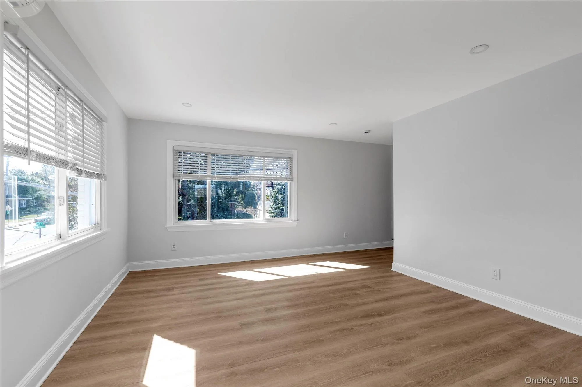 71 Haven Avenue, North Hempstead, NY, 3 Bedrooms Bedrooms, 5 Rooms Rooms,2 BathroomsBathrooms,Residential Lease,For Rent,Haven,0,968960 71 Haven Avenue, North Hempstead, NY, 3 Bedrooms Bedrooms, 5 Rooms Rooms,2 BathroomsBathrooms,Residential Lease,For Rent,Haven,0,968960