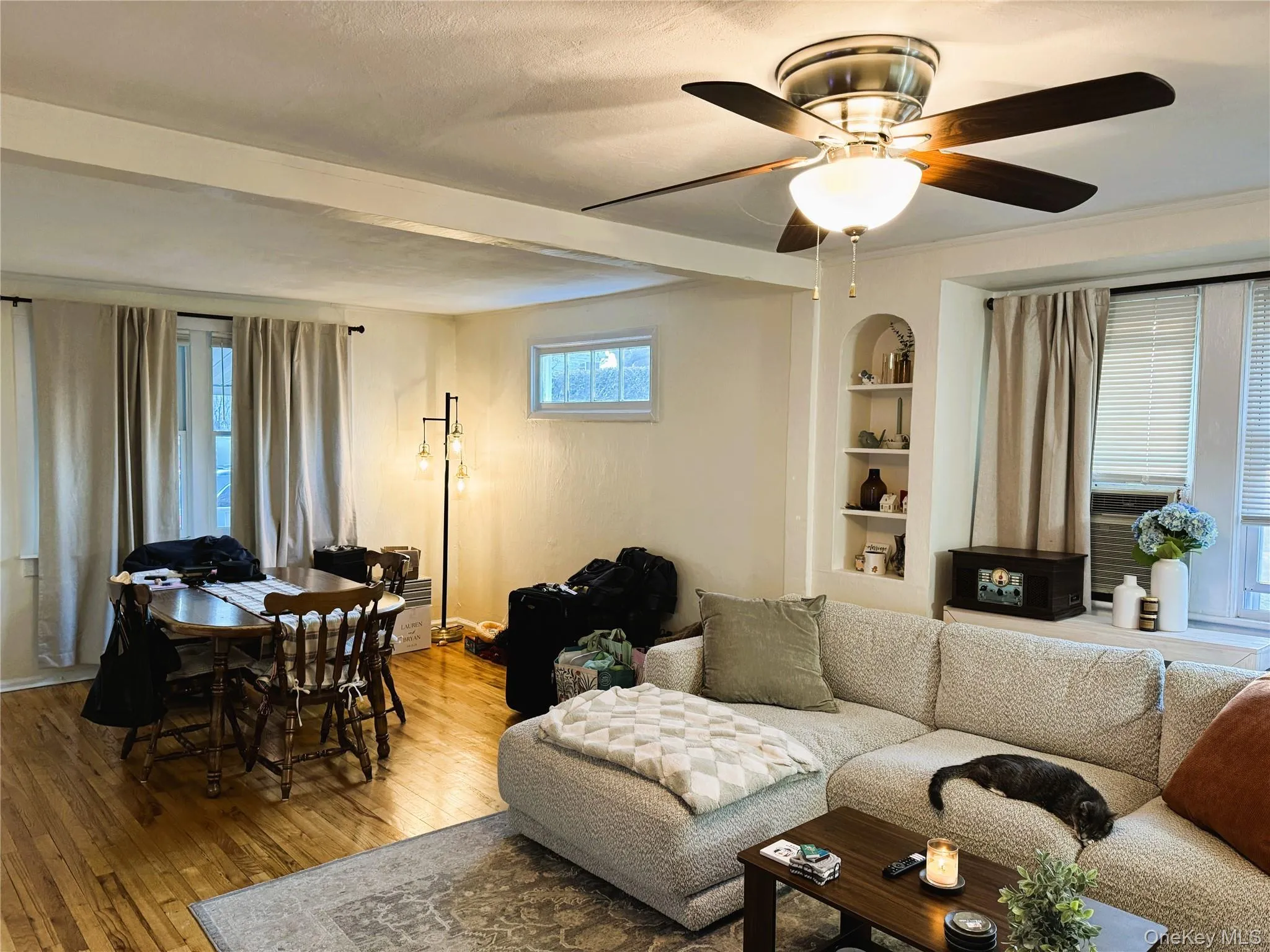 Layout Allows for Full Dining Area in Two areas. Layout Allows for Full Dining Area in Two areas.