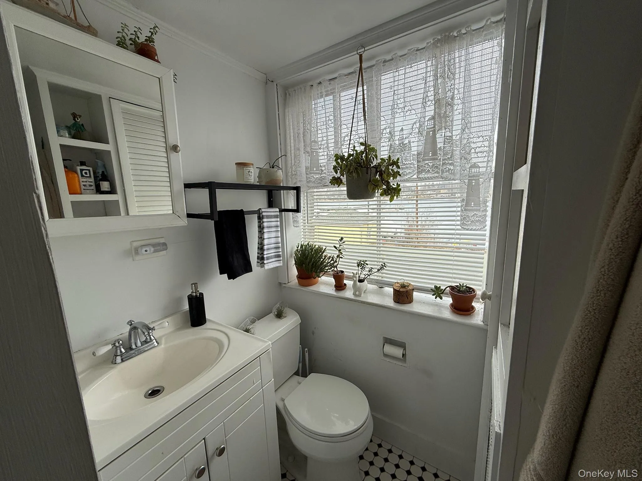 293 Shore Road, Huntington, NY, 1 Bedroom Bedrooms, 3 Rooms Rooms,1 BathroomBathrooms,Residential Lease,For Rent,Shore,0,969005 293 Shore Road, Huntington, NY, 1 Bedroom Bedrooms, 3 Rooms Rooms,1 BathroomBathrooms,Residential Lease,For Rent,Shore,0,969005