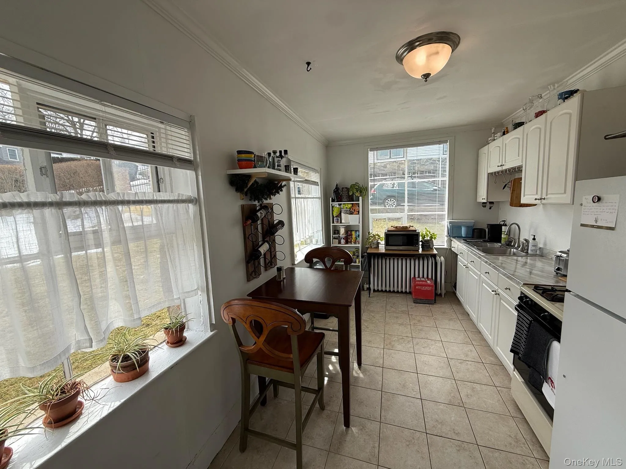 Eat-In kitchen Eat-In kitchen