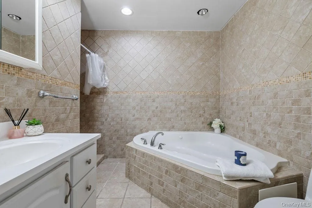 160 Kearsing Parkway, Ramapo, NY, 1 Bedroom Bedrooms, 4 Rooms Rooms,1 BathroomBathrooms,Residential,For Rent,Kearsing,0,969061 160 Kearsing Parkway, Ramapo, NY, 1 Bedroom Bedrooms, 4 Rooms Rooms,1 BathroomBathrooms,Residential,For Rent,Kearsing,0,969061