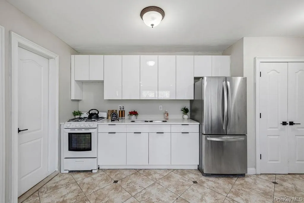 160 Kearsing Parkway, Ramapo, NY, 1 Bedroom Bedrooms, 4 Rooms Rooms,1 BathroomBathrooms,Residential,For Rent,Kearsing,0,969061 160 Kearsing Parkway, Ramapo, NY, 1 Bedroom Bedrooms, 4 Rooms Rooms,1 BathroomBathrooms,Residential,For Rent,Kearsing,0,969061