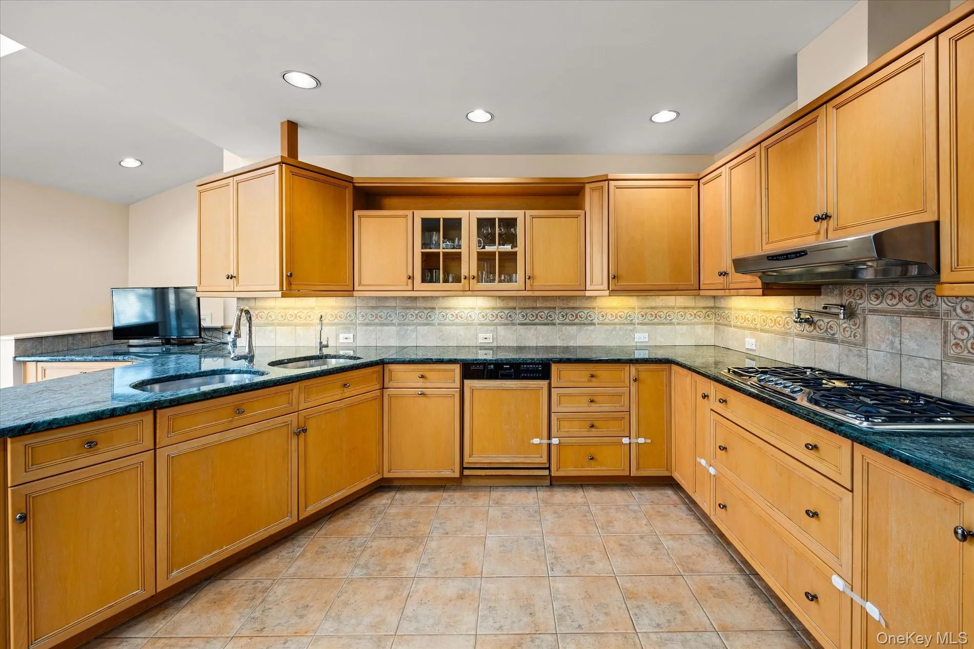 118 Baker Hill Road, North Hempstead, NY, 4 Bedrooms Bedrooms, 8 Rooms Rooms,2 BathroomsBathrooms,Residential,For Rent,Baker Hill,0,969072 118 Baker Hill Road, North Hempstead, NY, 4 Bedrooms Bedrooms, 8 Rooms Rooms,2 BathroomsBathrooms,Residential,For Rent,Baker Hill,0,969072