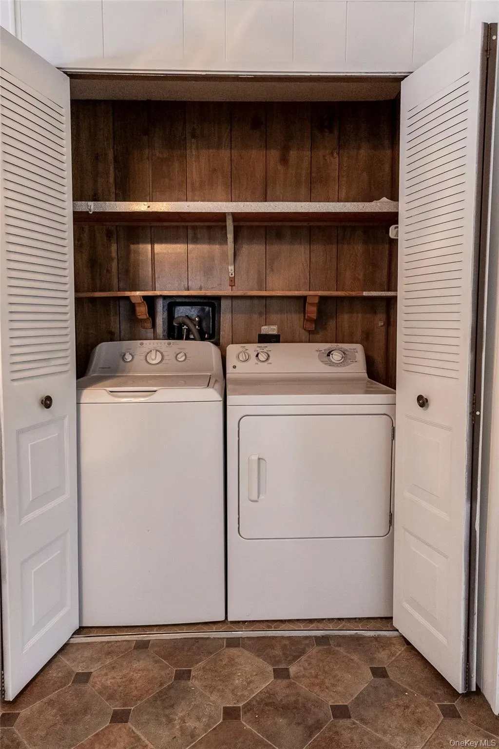525 Riverleigh Avenue, Riverhead, NY, 2 Bedrooms Bedrooms, 6 Rooms Rooms,1 BathroomBathrooms,Residential,For Rent,Riverleigh,0,969103 525 Riverleigh Avenue, Riverhead, NY, 2 Bedrooms Bedrooms, 6 Rooms Rooms,1 BathroomBathrooms,Residential,For Rent,Riverleigh,0,969103