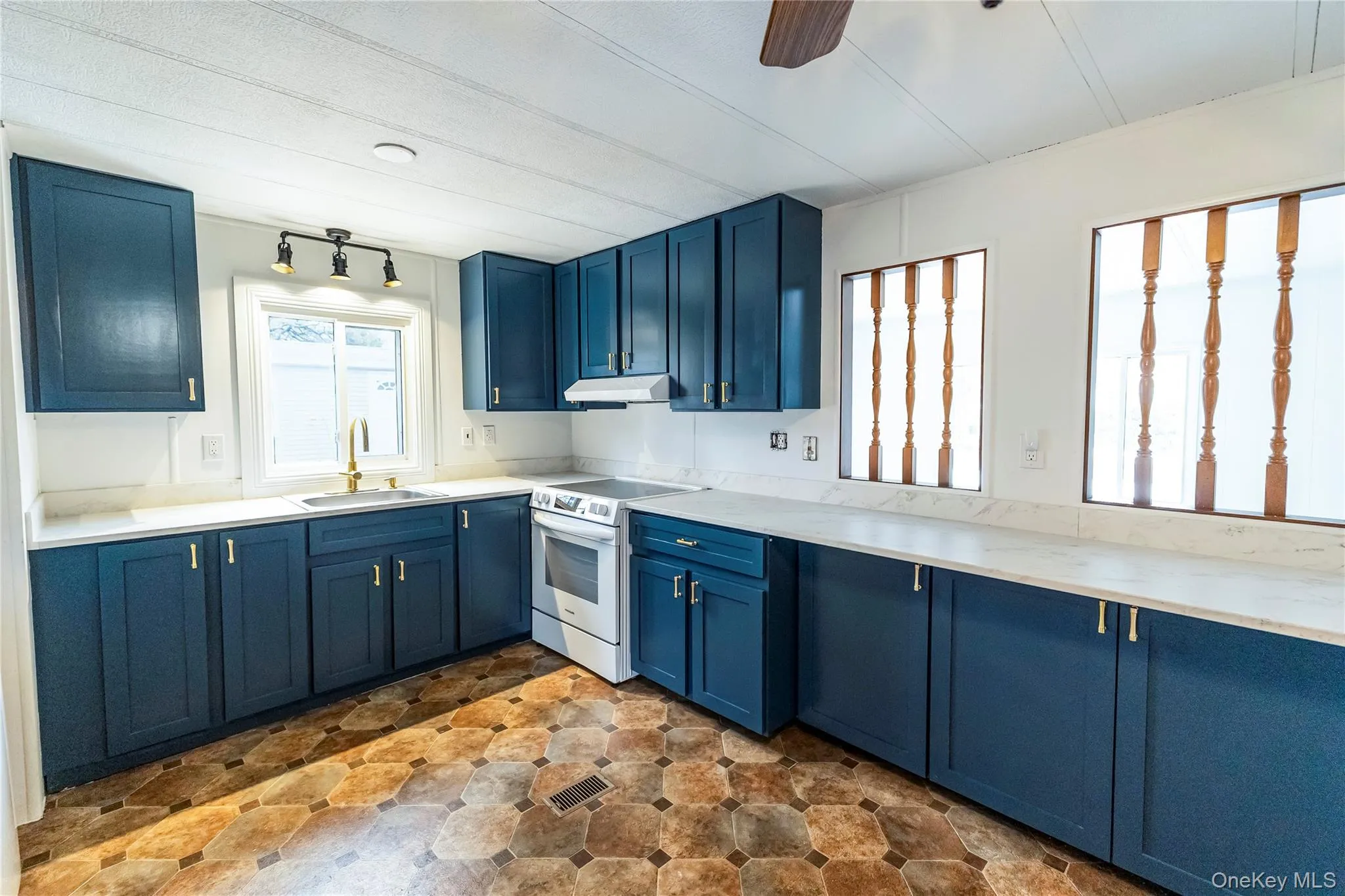 525 Riverleigh Avenue, Riverhead, NY, 2 Bedrooms Bedrooms, 6 Rooms Rooms,1 BathroomBathrooms,Residential,For Rent,Riverleigh,0,969103 525 Riverleigh Avenue, Riverhead, NY, 2 Bedrooms Bedrooms, 6 Rooms Rooms,1 BathroomBathrooms,Residential,For Rent,Riverleigh,0,969103