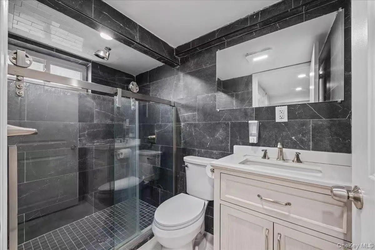 642 Lenore Lane, Hempstead, NY, 4 Bedrooms Bedrooms, 10 Rooms Rooms,4 BathroomsBathrooms,Residential,For Rent,Lenore,0,969149 642 Lenore Lane, Hempstead, NY, 4 Bedrooms Bedrooms, 10 Rooms Rooms,4 BathroomsBathrooms,Residential,For Rent,Lenore,0,969149