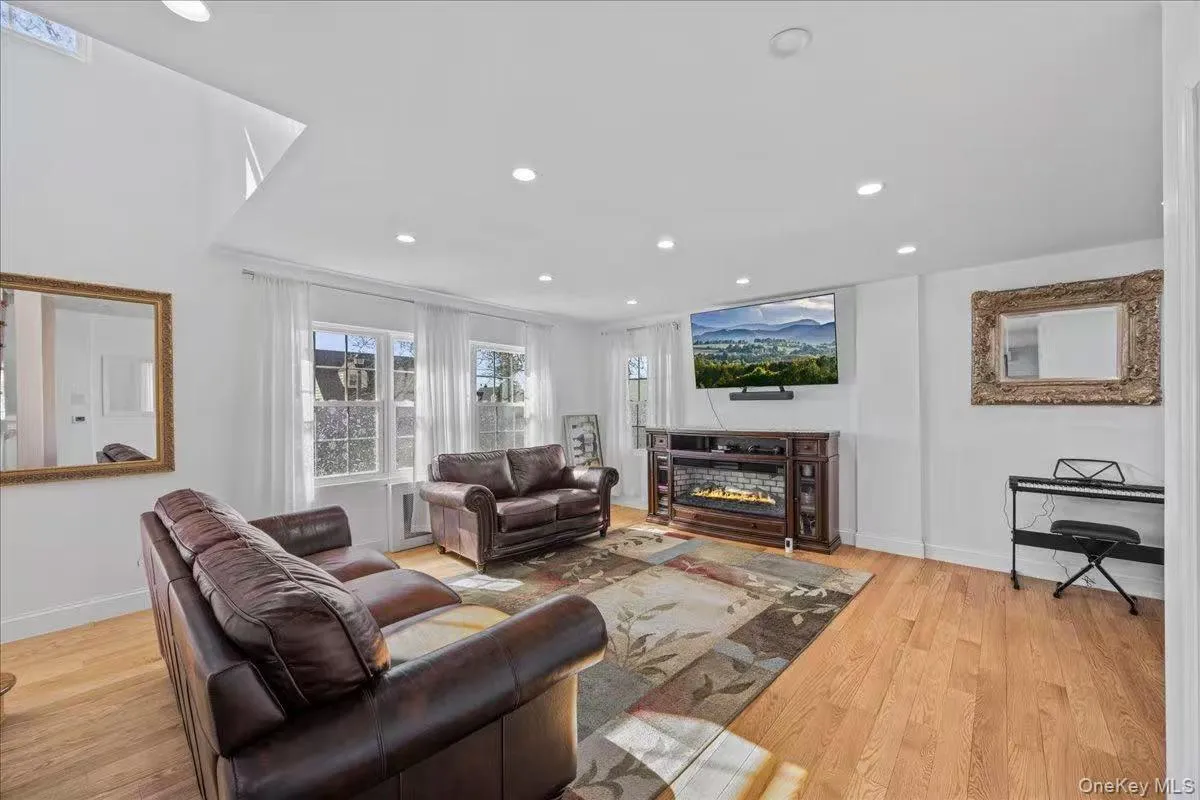 642 Lenore Lane, Hempstead, NY, 4 Bedrooms Bedrooms, 10 Rooms Rooms,4 BathroomsBathrooms,Residential,For Rent,Lenore,0,969149 642 Lenore Lane, Hempstead, NY, 4 Bedrooms Bedrooms, 10 Rooms Rooms,4 BathroomsBathrooms,Residential,For Rent,Lenore,0,969149