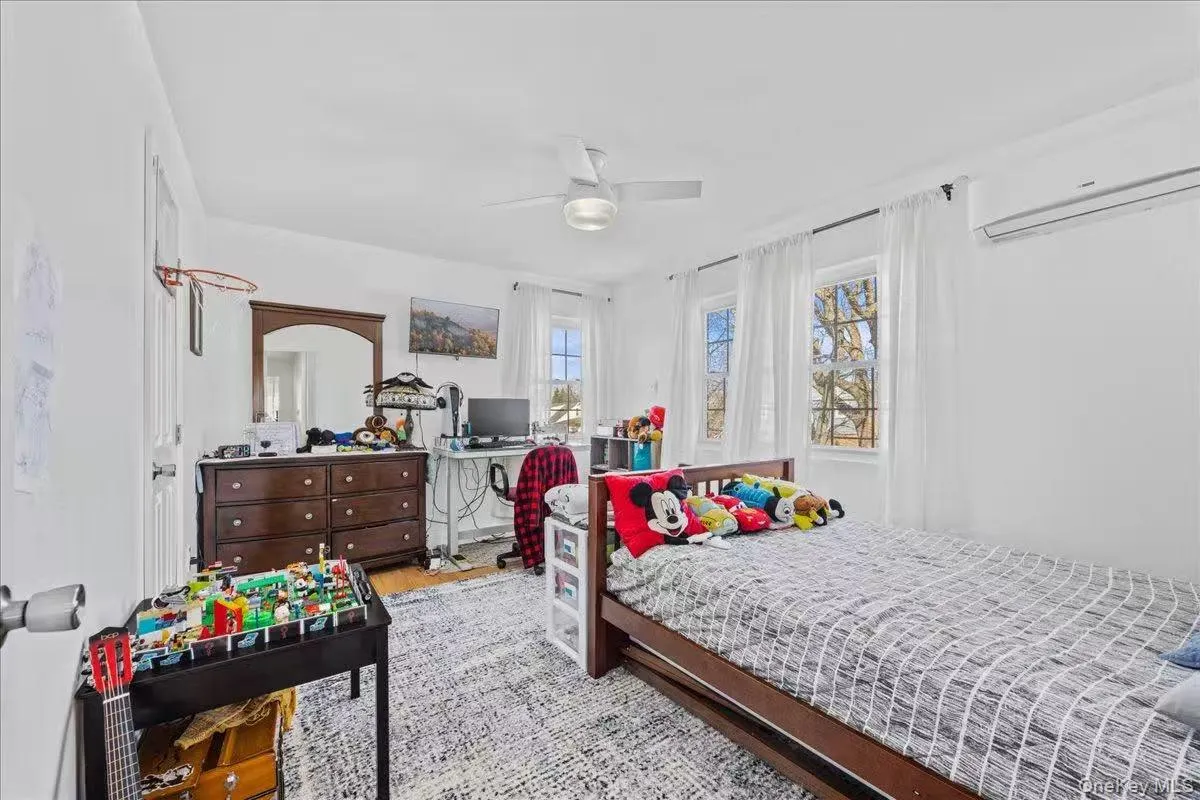 642 Lenore Lane, Hempstead, NY, 4 Bedrooms Bedrooms, 10 Rooms Rooms,4 BathroomsBathrooms,Residential,For Rent,Lenore,0,969149 642 Lenore Lane, Hempstead, NY, 4 Bedrooms Bedrooms, 10 Rooms Rooms,4 BathroomsBathrooms,Residential,For Rent,Lenore,0,969149