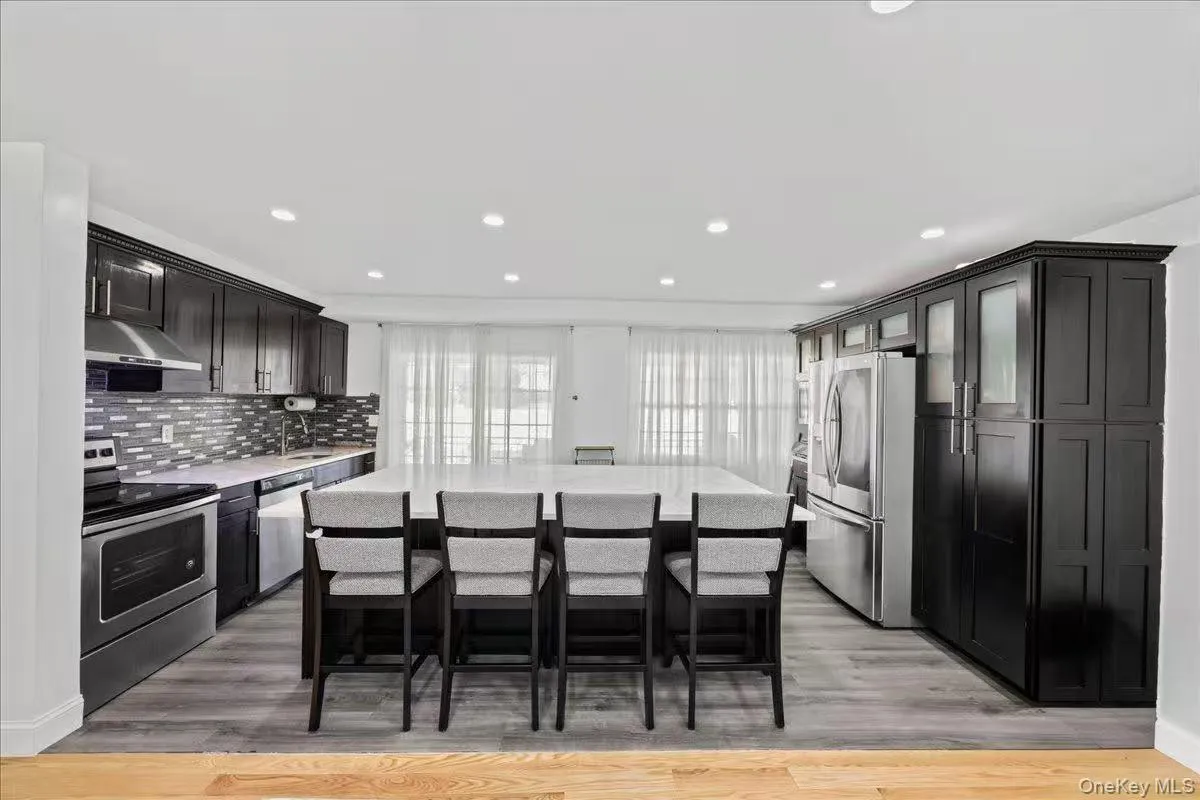 642 Lenore Lane, Hempstead, NY, 4 Bedrooms Bedrooms, 10 Rooms Rooms,4 BathroomsBathrooms,Residential,For Rent,Lenore,0,969149 642 Lenore Lane, Hempstead, NY, 4 Bedrooms Bedrooms, 10 Rooms Rooms,4 BathroomsBathrooms,Residential,For Rent,Lenore,0,969149