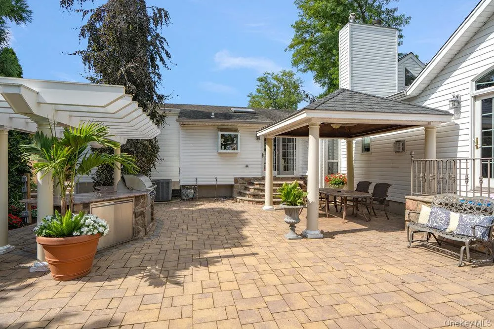9 Defeo Court, Babylon, NY, 4 Bedrooms Bedrooms, 12 Rooms Rooms,3 BathroomsBathrooms,Residential Sale,For Rent,Defeo,0,969163 9 Defeo Court, Babylon, NY, 4 Bedrooms Bedrooms, 12 Rooms Rooms,3 BathroomsBathrooms,Residential Sale,For Rent,Defeo,0,969163