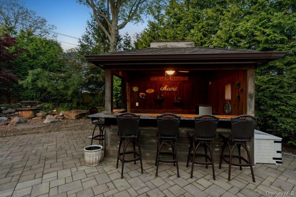 9 Defeo Court, Babylon, NY, 4 Bedrooms Bedrooms, 12 Rooms Rooms,3 BathroomsBathrooms,Residential Sale,For Rent,Defeo,0,969163 9 Defeo Court, Babylon, NY, 4 Bedrooms Bedrooms, 12 Rooms Rooms,3 BathroomsBathrooms,Residential Sale,For Rent,Defeo,0,969163