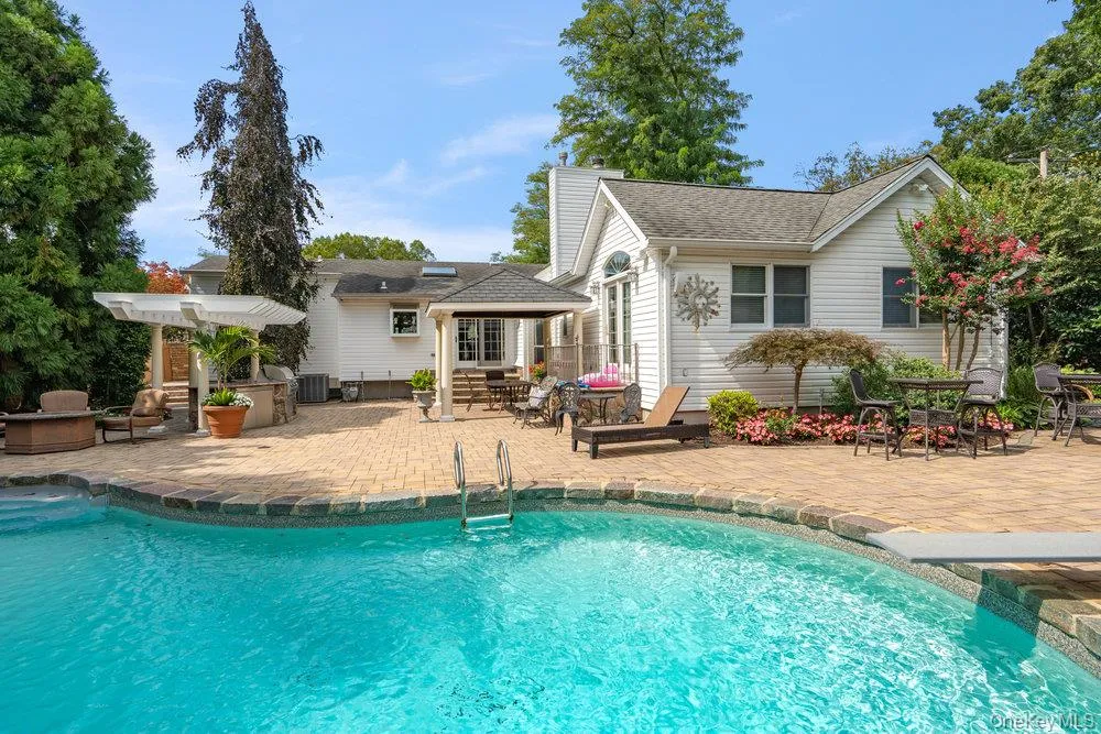9 Defeo Court, Babylon, NY, 4 Bedrooms Bedrooms, 12 Rooms Rooms,3 BathroomsBathrooms,Residential Sale,For Rent,Defeo,0,969163 9 Defeo Court, Babylon, NY, 4 Bedrooms Bedrooms, 12 Rooms Rooms,3 BathroomsBathrooms,Residential Sale,For Rent,Defeo,0,969163