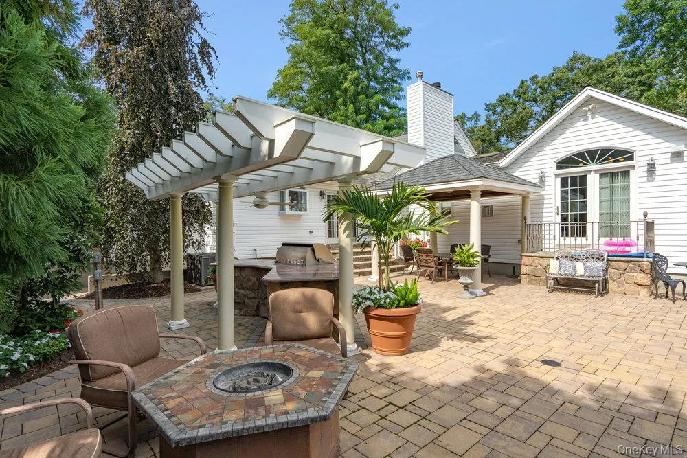 9 Defeo Court, Babylon, NY, 4 Bedrooms Bedrooms, 12 Rooms Rooms,3 BathroomsBathrooms,Residential Sale,For Rent,Defeo,0,969163 9 Defeo Court, Babylon, NY, 4 Bedrooms Bedrooms, 12 Rooms Rooms,3 BathroomsBathrooms,Residential Sale,For Rent,Defeo,0,969163
