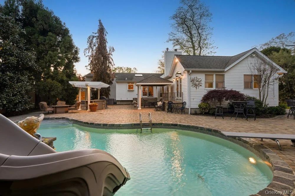 9 Defeo Court, Babylon, NY, 4 Bedrooms Bedrooms, 12 Rooms Rooms,3 BathroomsBathrooms,Residential Sale,For Rent,Defeo,0,969163 9 Defeo Court, Babylon, NY, 4 Bedrooms Bedrooms, 12 Rooms Rooms,3 BathroomsBathrooms,Residential Sale,For Rent,Defeo,0,969163