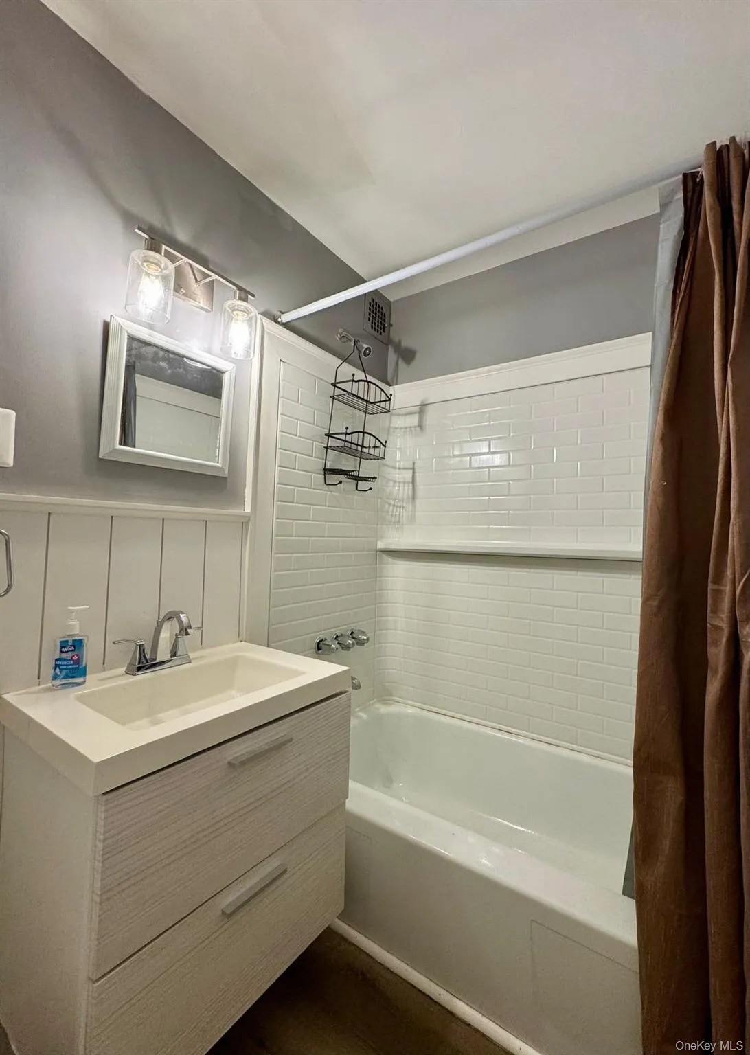 68-20 Selfridge Street, New York, NY, 1 Bedroom Bedrooms, 3 Rooms Rooms,1 BathroomBathrooms,Residential Lease,For Rent,Selfridge,0,969180 68-20 Selfridge Street, New York, NY, 1 Bedroom Bedrooms, 3 Rooms Rooms,1 BathroomBathrooms,Residential Lease,For Rent,Selfridge,0,969180