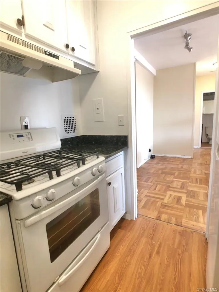 10 Lake Street, White Plains, NY, 1 Bedroom Bedrooms, 4 Rooms Rooms,1 BathroomBathrooms,Residential Lease,For Rent,Lake,0,969194 10 Lake Street, White Plains, NY, 1 Bedroom Bedrooms, 4 Rooms Rooms,1 BathroomBathrooms,Residential Lease,For Rent,Lake,0,969194