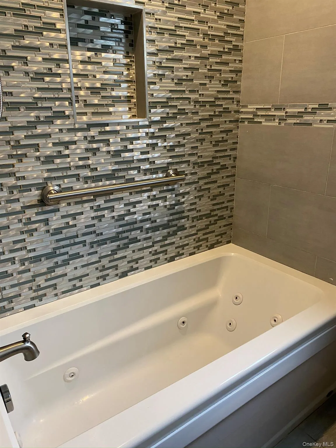 25 Woodhollow Road, North Hempstead, NY, 4 Bedrooms Bedrooms, 7 Rooms Rooms,2 BathroomsBathrooms,Residential Lease,For Rent,Woodhollow,0,969197 25 Woodhollow Road, North Hempstead, NY, 4 Bedrooms Bedrooms, 7 Rooms Rooms,2 BathroomsBathrooms,Residential Lease,For Rent,Woodhollow,0,969197