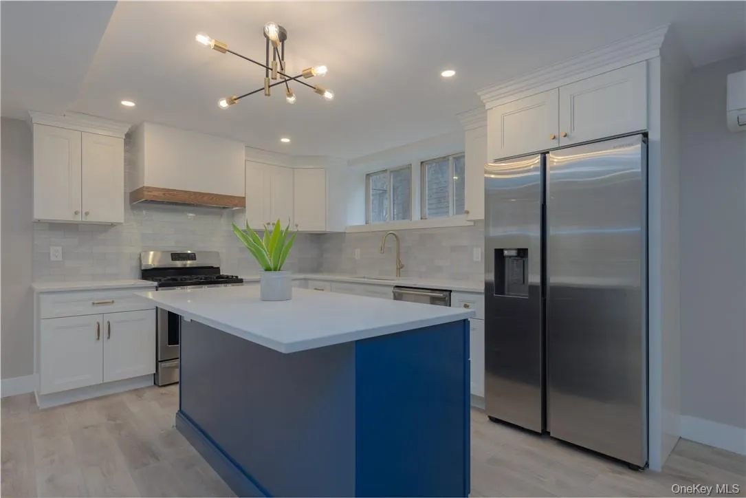 Calling all chefs! Bright, brand-new kitchen, what more could you ask for? Calling all chefs! Bright, brand-new kitchen, what more could you ask for?