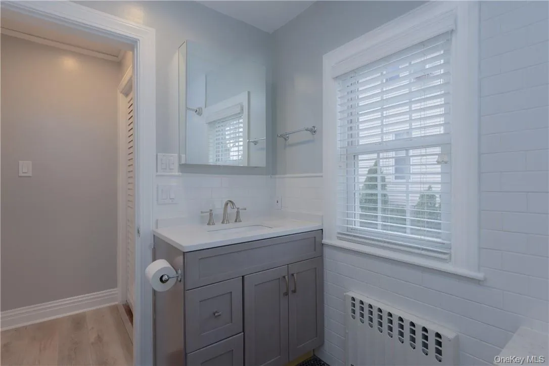 Fully-updated second full bath. This one is on the upper level. Fully-updated second full bath. This one is on the upper level.