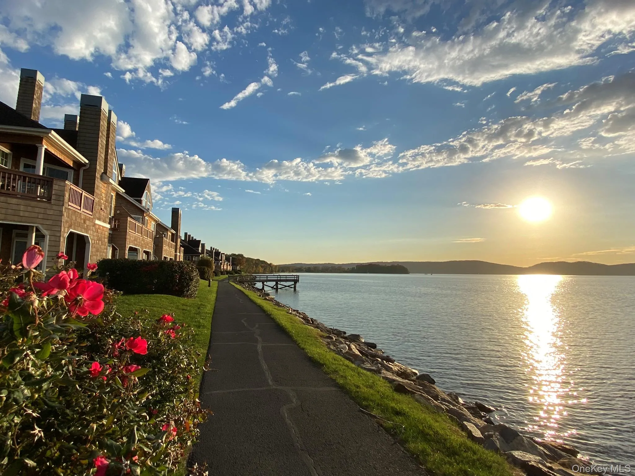 Beautiful Hudson River walkway perfect for peaceful strolls Beautiful Hudson River walkway perfect for peaceful strolls