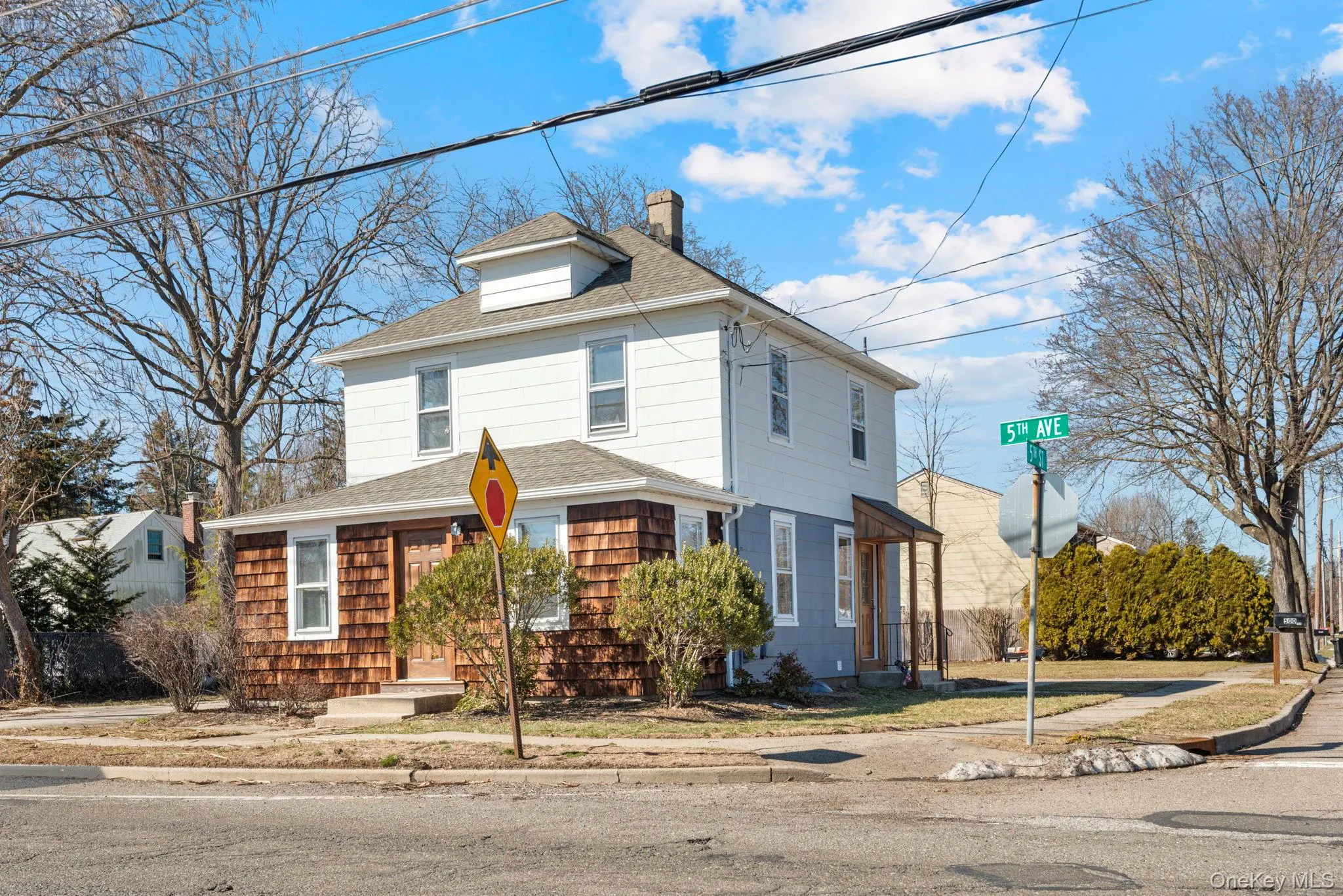 1st floor apt also has a front entry 1st floor apt also has a front entry