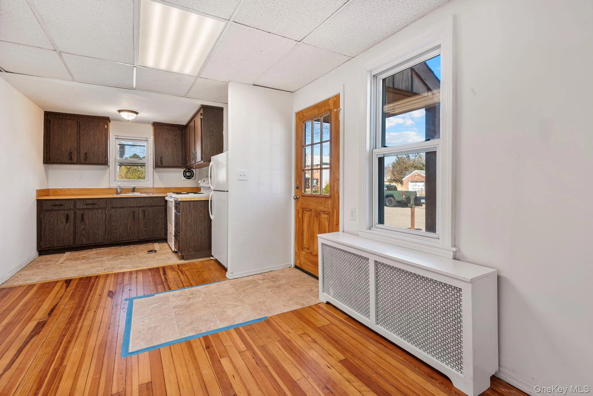 Side entry into kitchen and Dining Area Side entry into kitchen and Dining Area
