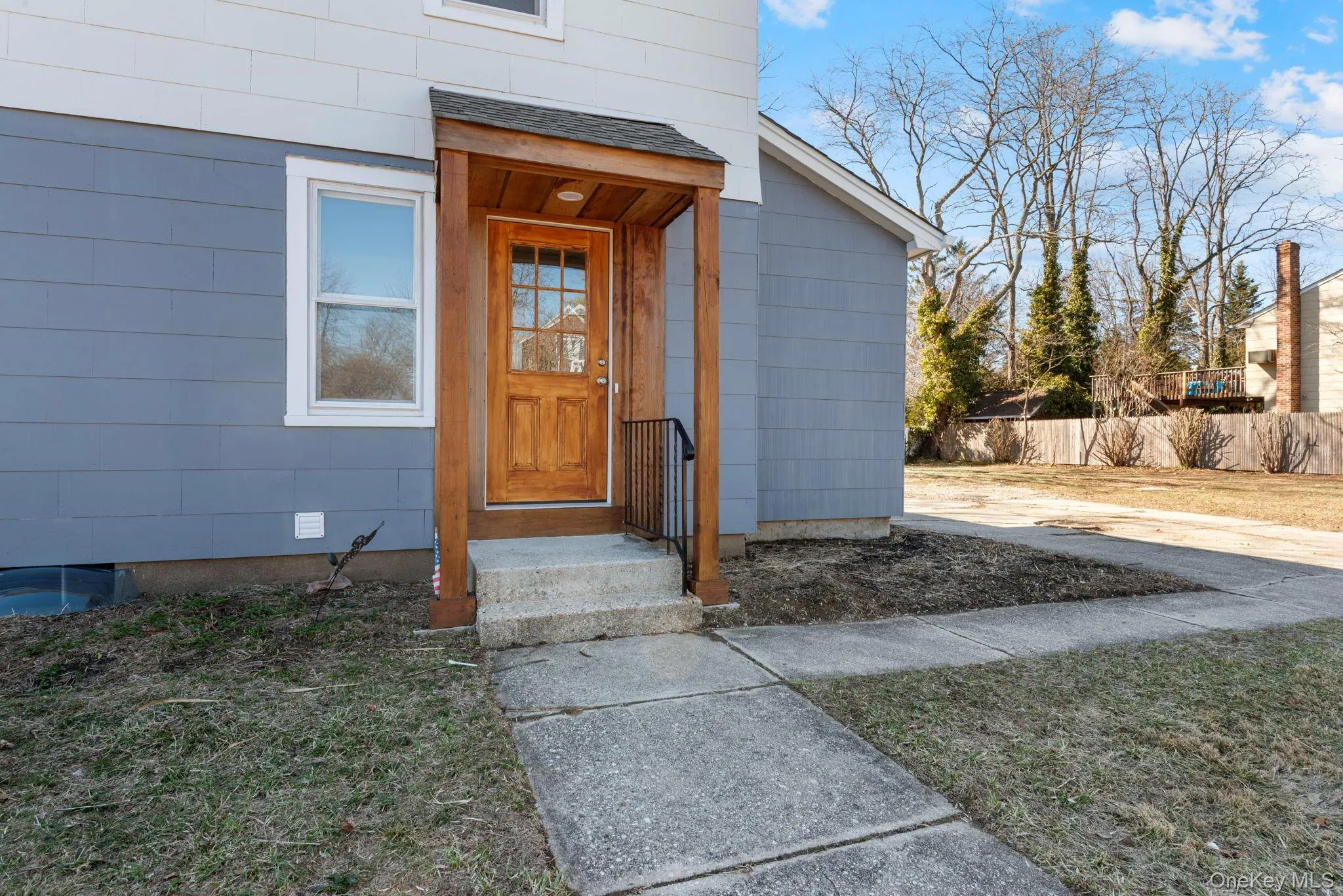 Side entry just abutting Driveway Side entry just abutting Driveway