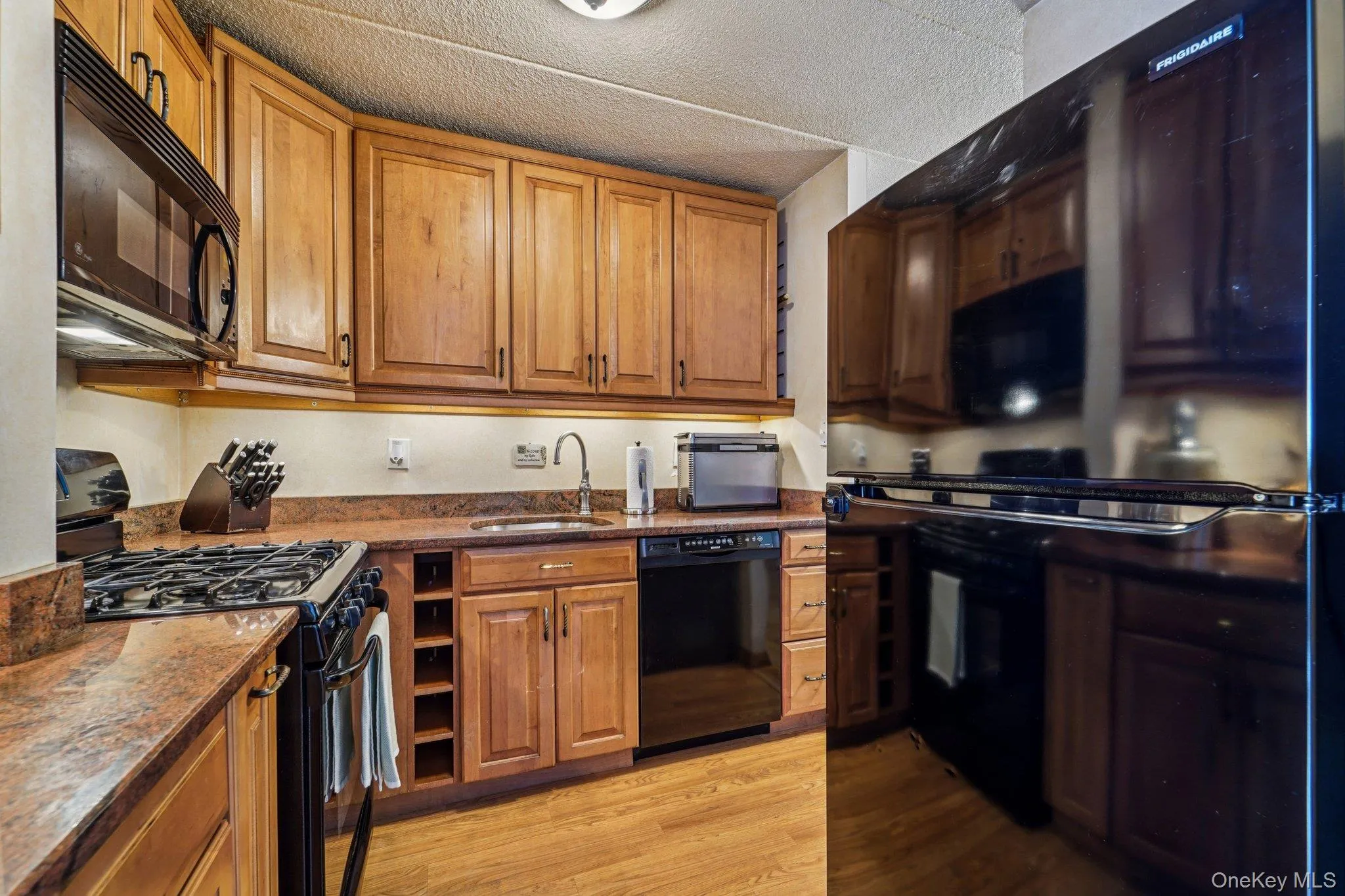 1085 Warburton Avenue, Yonkers, NY, 2 Bedrooms Bedrooms, 5 Rooms Rooms,1 BathroomBathrooms,Residential,For Rent,Warburton,0,969250 1085 Warburton Avenue, Yonkers, NY, 2 Bedrooms Bedrooms, 5 Rooms Rooms,1 BathroomBathrooms,Residential,For Rent,Warburton,0,969250