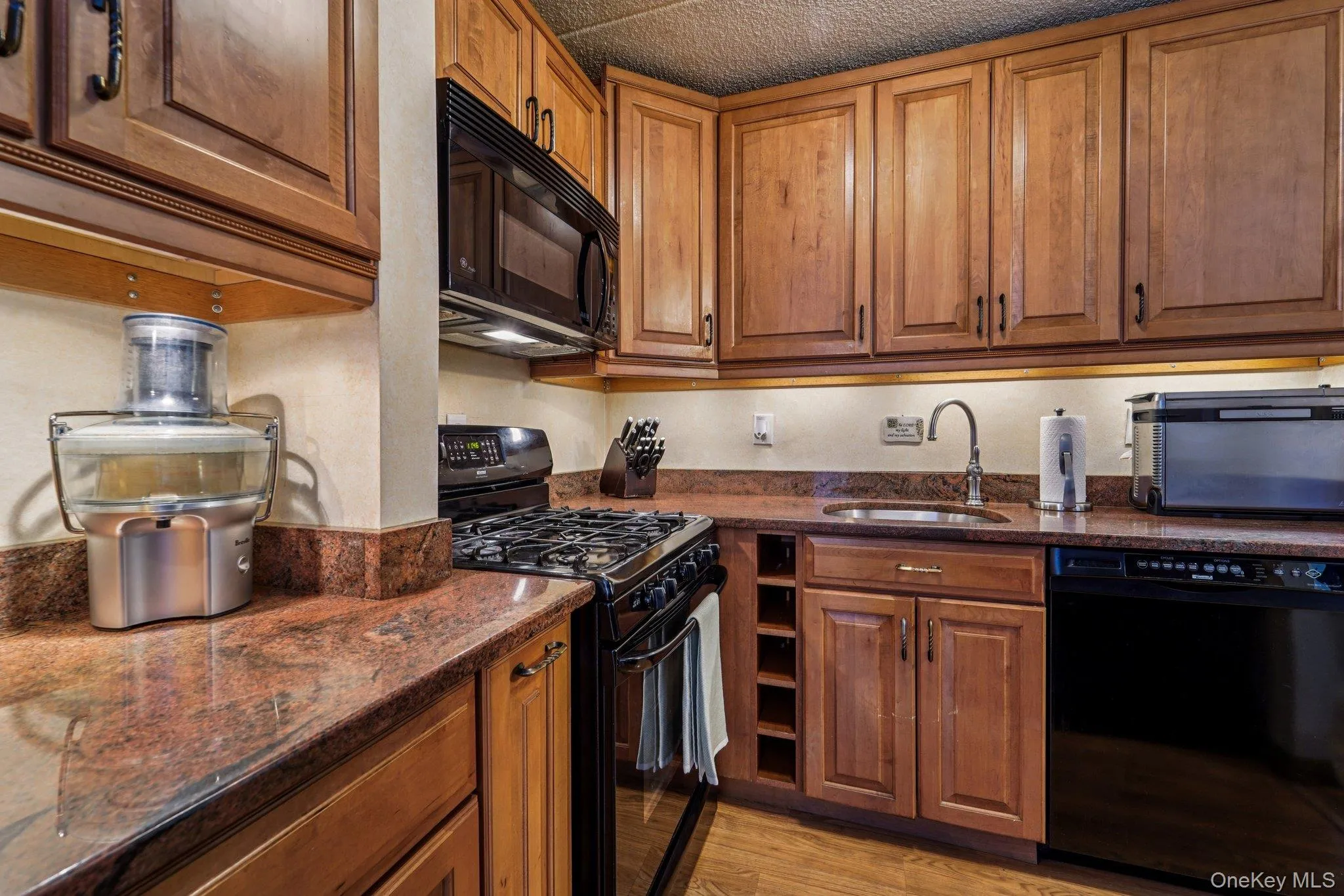1085 Warburton Avenue, Yonkers, NY, 2 Bedrooms Bedrooms, 5 Rooms Rooms,1 BathroomBathrooms,Residential,For Rent,Warburton,0,969250 1085 Warburton Avenue, Yonkers, NY, 2 Bedrooms Bedrooms, 5 Rooms Rooms,1 BathroomBathrooms,Residential,For Rent,Warburton,0,969250