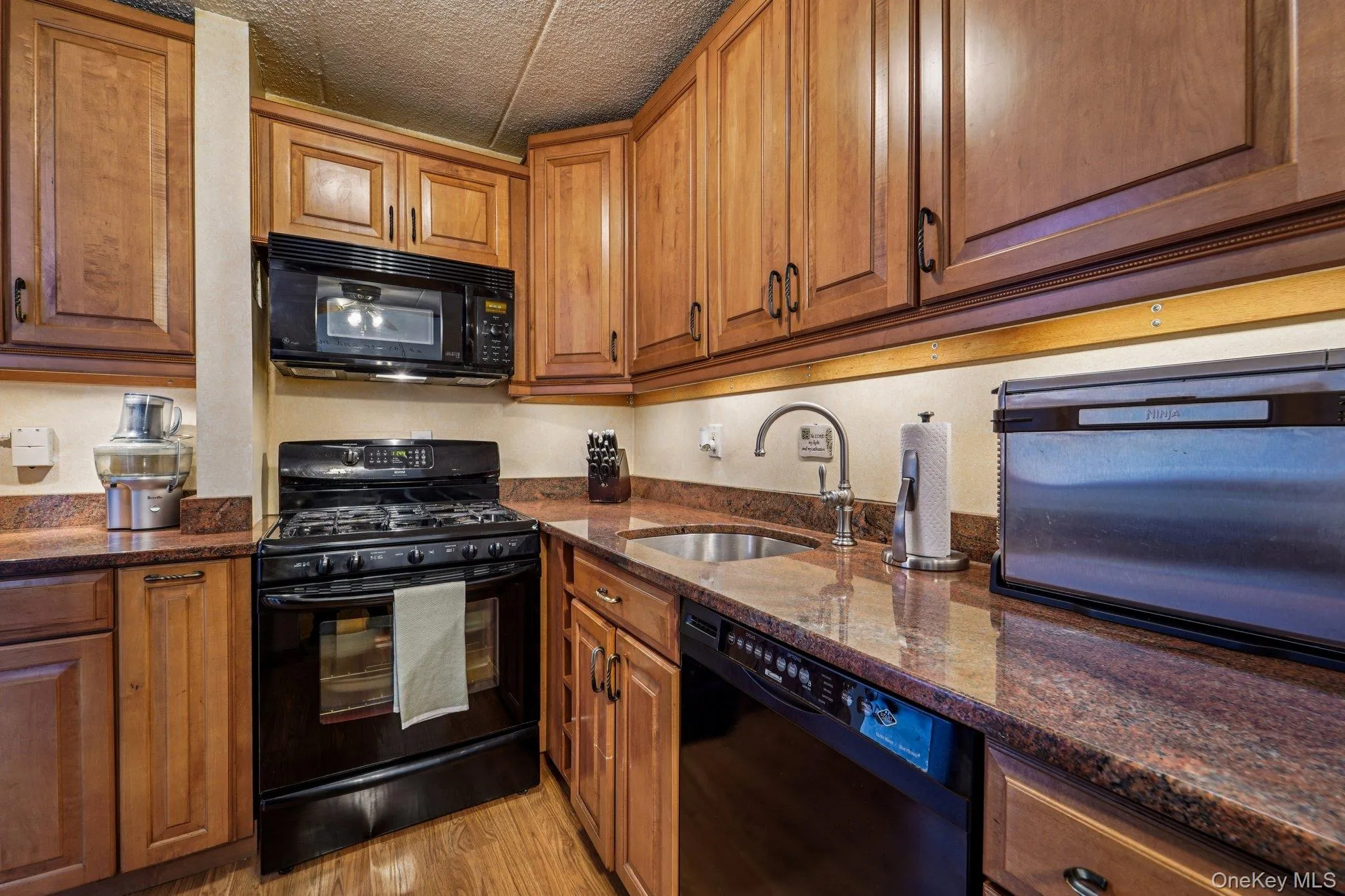 1085 Warburton Avenue, Yonkers, NY, 2 Bedrooms Bedrooms, 5 Rooms Rooms,1 BathroomBathrooms,Residential,For Rent,Warburton,0,969250 1085 Warburton Avenue, Yonkers, NY, 2 Bedrooms Bedrooms, 5 Rooms Rooms,1 BathroomBathrooms,Residential,For Rent,Warburton,0,969250