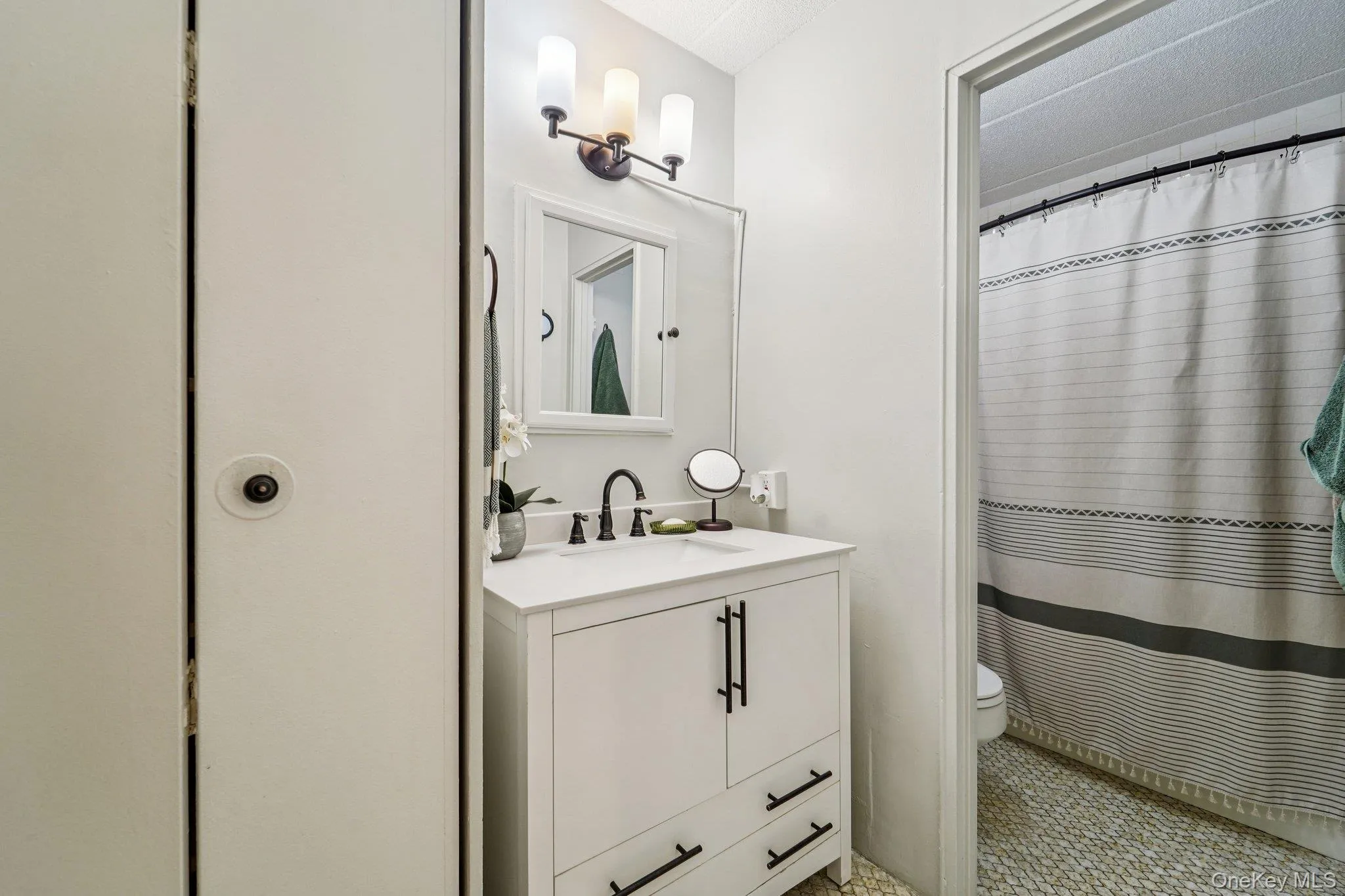 1085 Warburton Avenue, Yonkers, NY, 2 Bedrooms Bedrooms, 5 Rooms Rooms,1 BathroomBathrooms,Residential,For Rent,Warburton,0,969250 1085 Warburton Avenue, Yonkers, NY, 2 Bedrooms Bedrooms, 5 Rooms Rooms,1 BathroomBathrooms,Residential,For Rent,Warburton,0,969250