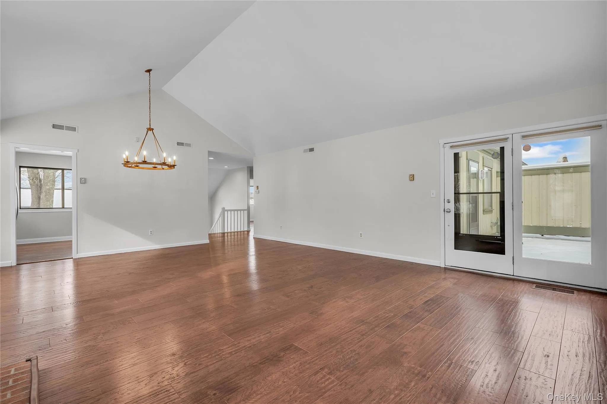 Living Room/Dining Area Living Room/Dining Area