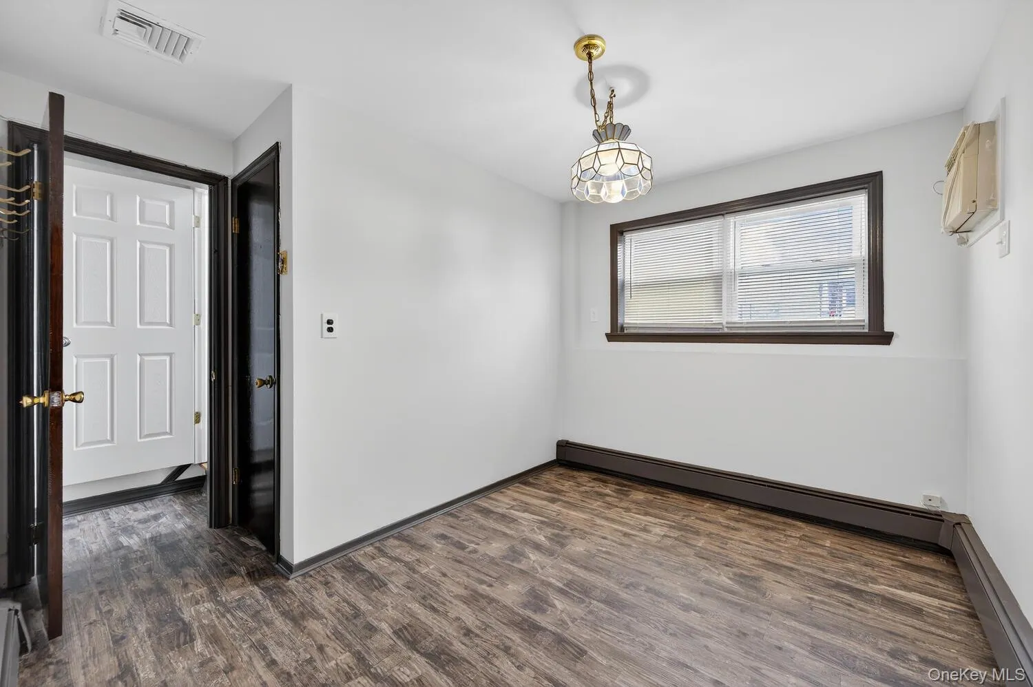 9 Bay Beach Avenue, Oyster Bay, NY, 4 Bedrooms Bedrooms, 7 Rooms Rooms,2 BathroomsBathrooms,Residential Lease,For Rent,Bay Beach,0,969260 9 Bay Beach Avenue, Oyster Bay, NY, 4 Bedrooms Bedrooms, 7 Rooms Rooms,2 BathroomsBathrooms,Residential Lease,For Rent,Bay Beach,0,969260