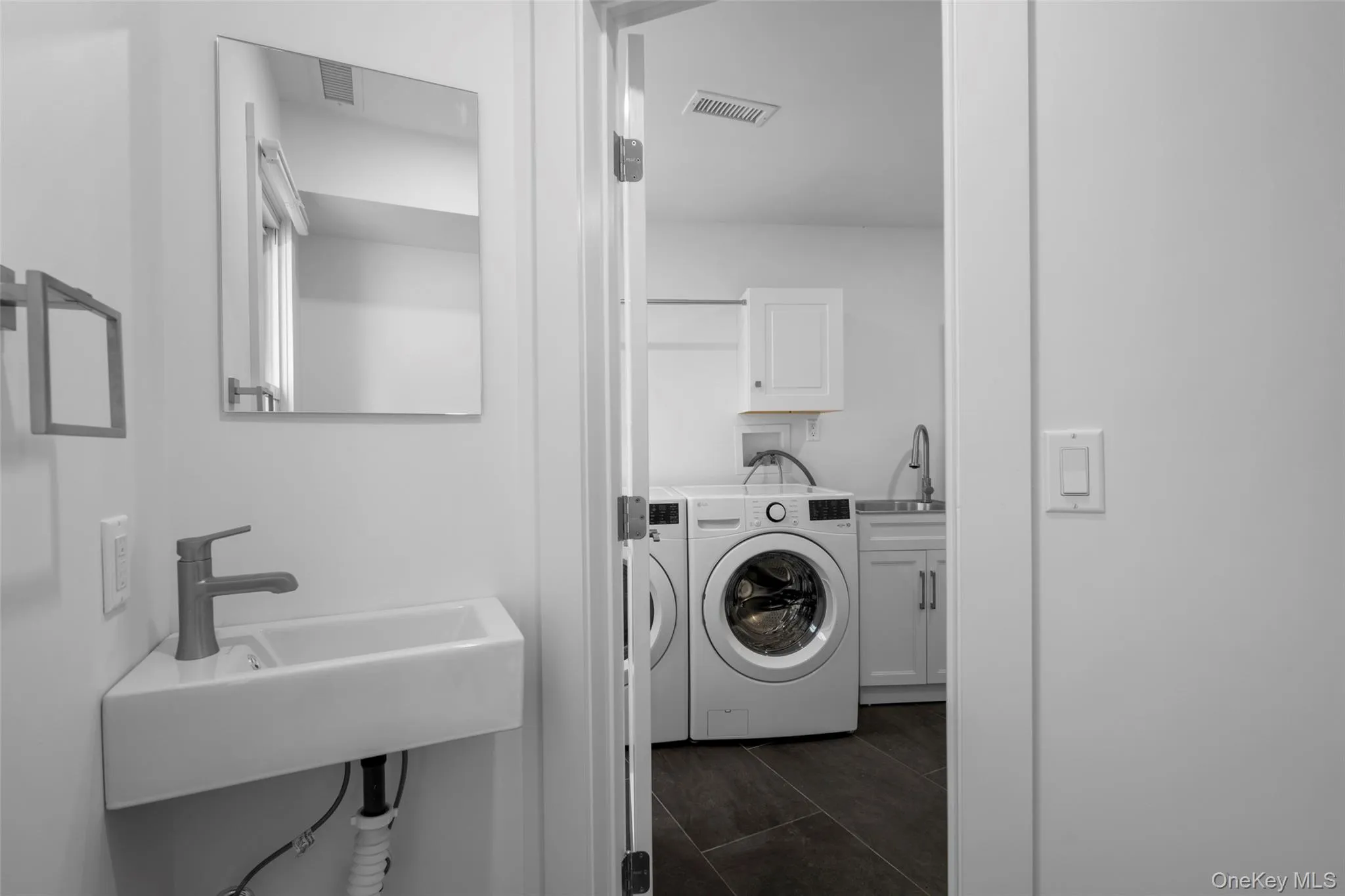 Half bathroom Half bathroom
