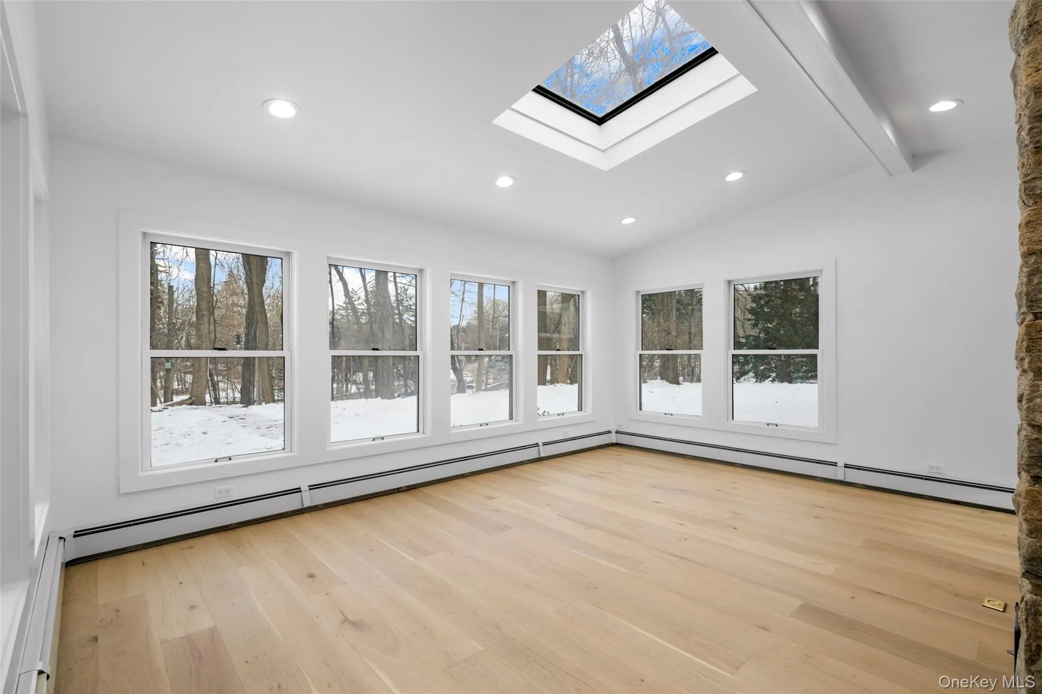 Enjoy a seamless blend of confort and style in this large family room. Enjoy a seamless blend of confort and style in this large family room.