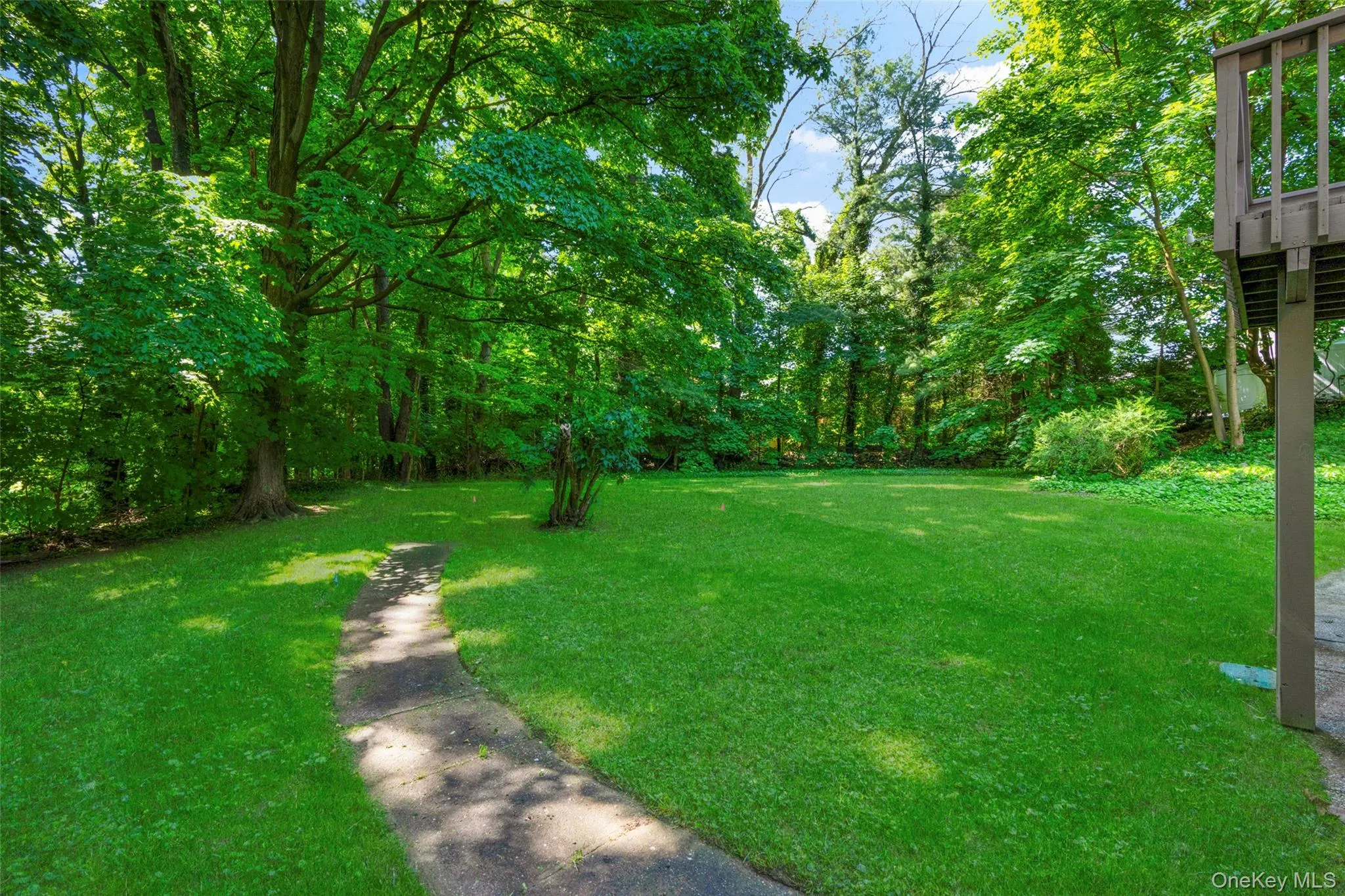 Great backyard for outdoor play or quiet relaxation. Great backyard for outdoor play or quiet relaxation.