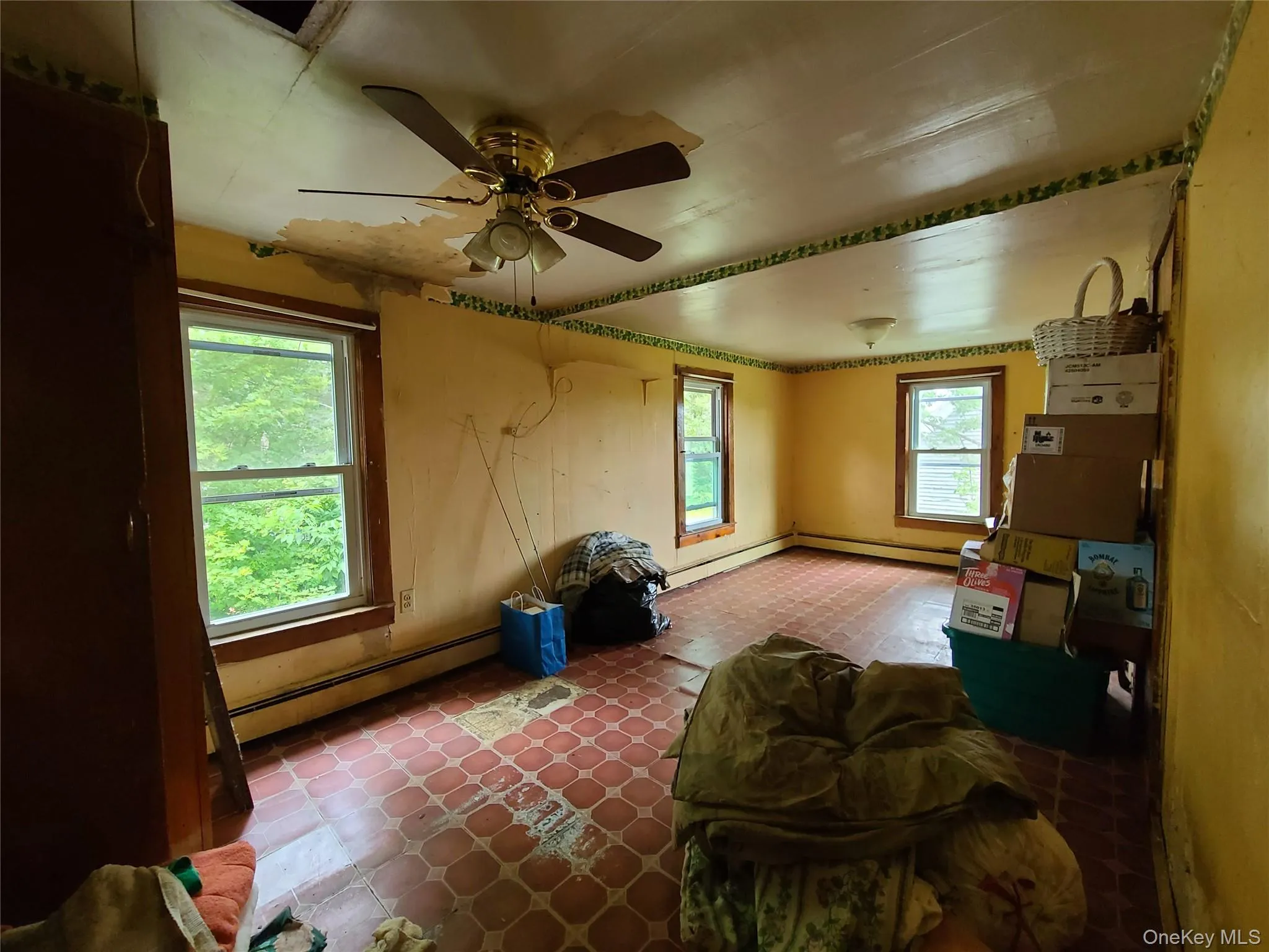 large bedroom 1940's house with pull down attic access large bedroom 1940's house with pull down attic access