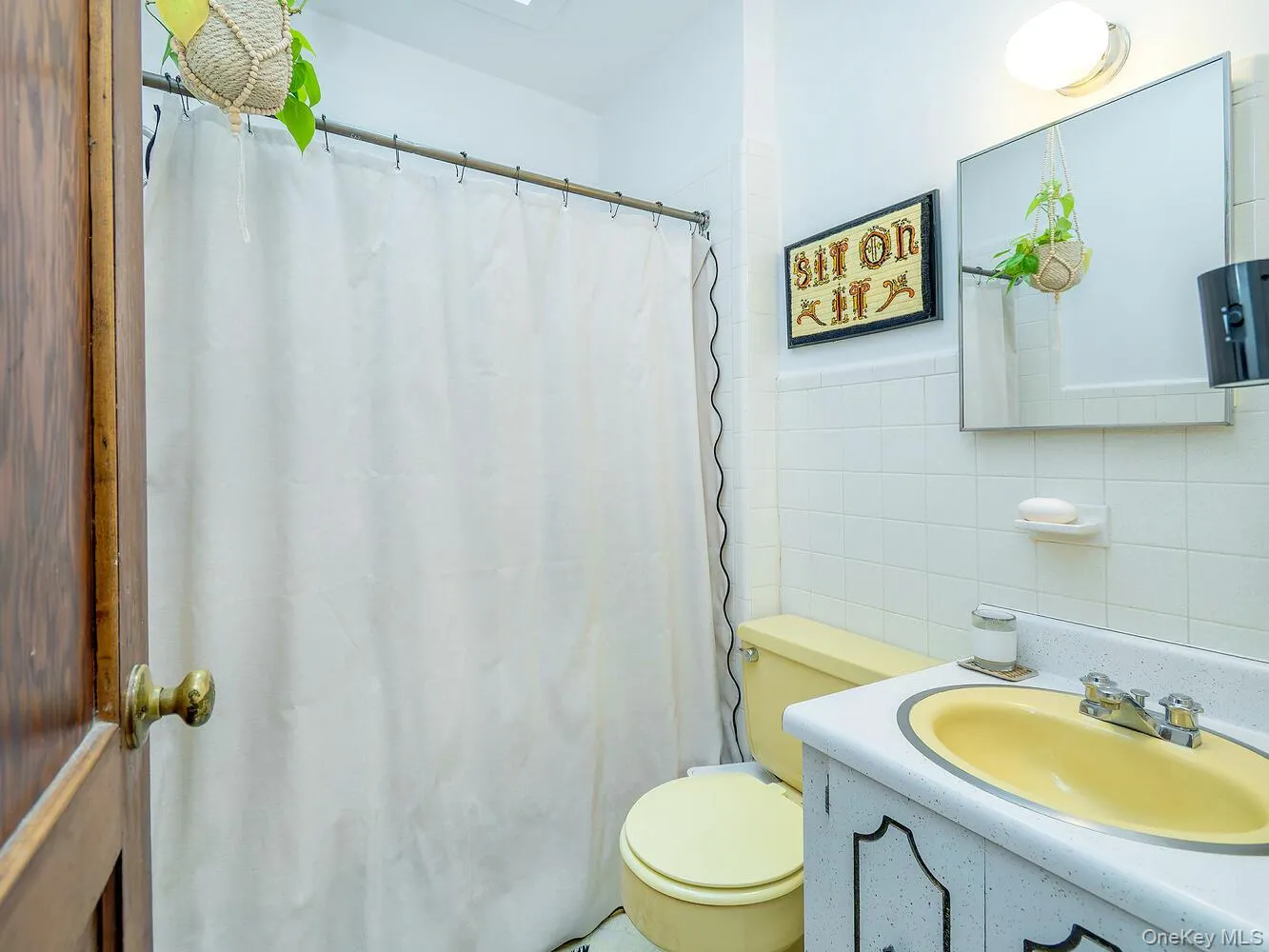 70 Central Avenue, Oyster Bay, NY, 1 Bedroom Bedrooms, 4 Rooms Rooms,1 BathroomBathrooms,Residential Lease,For Rent,Central,0,969330 70 Central Avenue, Oyster Bay, NY, 1 Bedroom Bedrooms, 4 Rooms Rooms,1 BathroomBathrooms,Residential Lease,For Rent,Central,0,969330