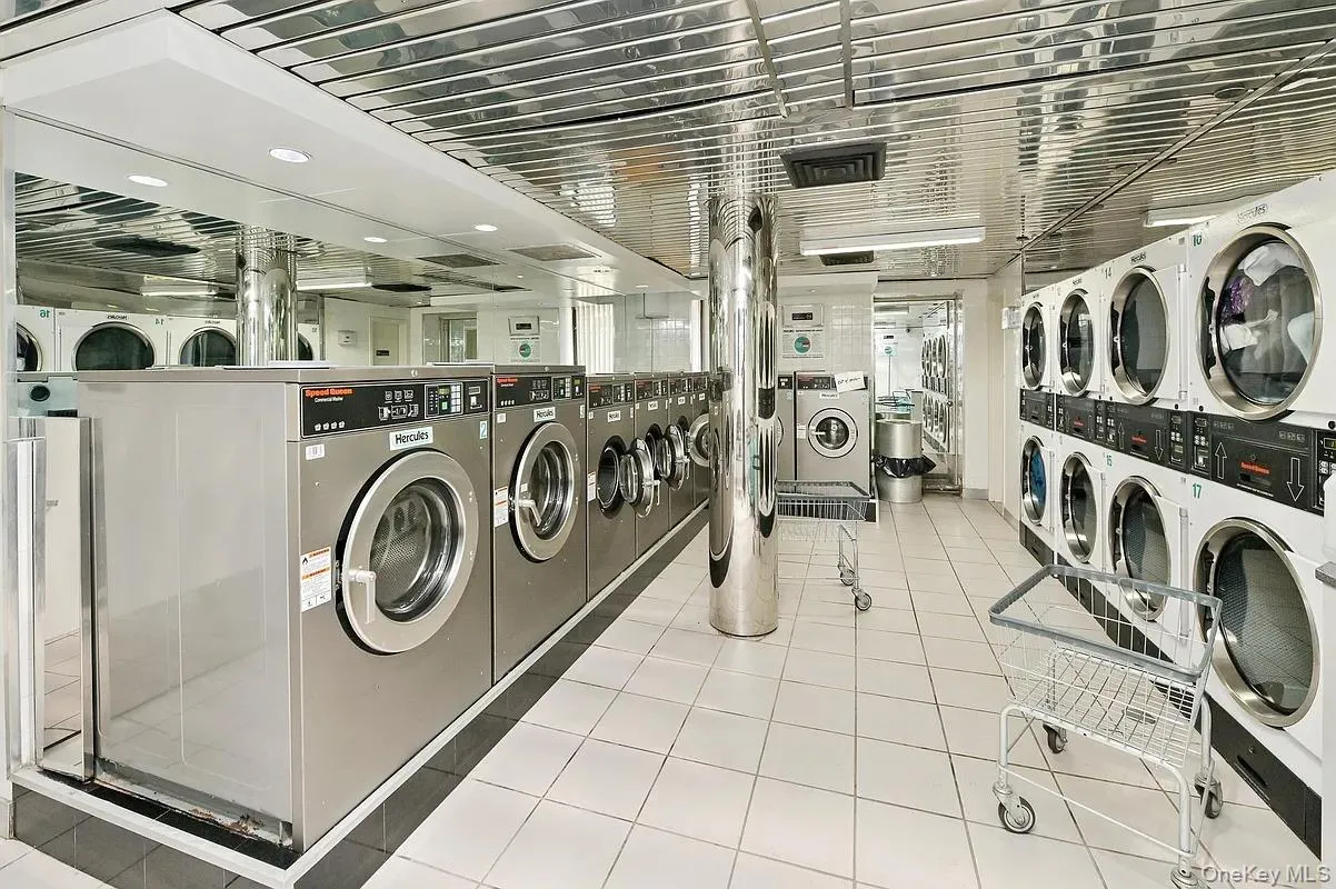 8710 51st Avenue, New York, NY, 3 Rooms Rooms,1 BathroomBathrooms,Residential Sale,For Rent,51st,0,969345 8710 51st Avenue, New York, NY, 3 Rooms Rooms,1 BathroomBathrooms,Residential Sale,For Rent,51st,0,969345