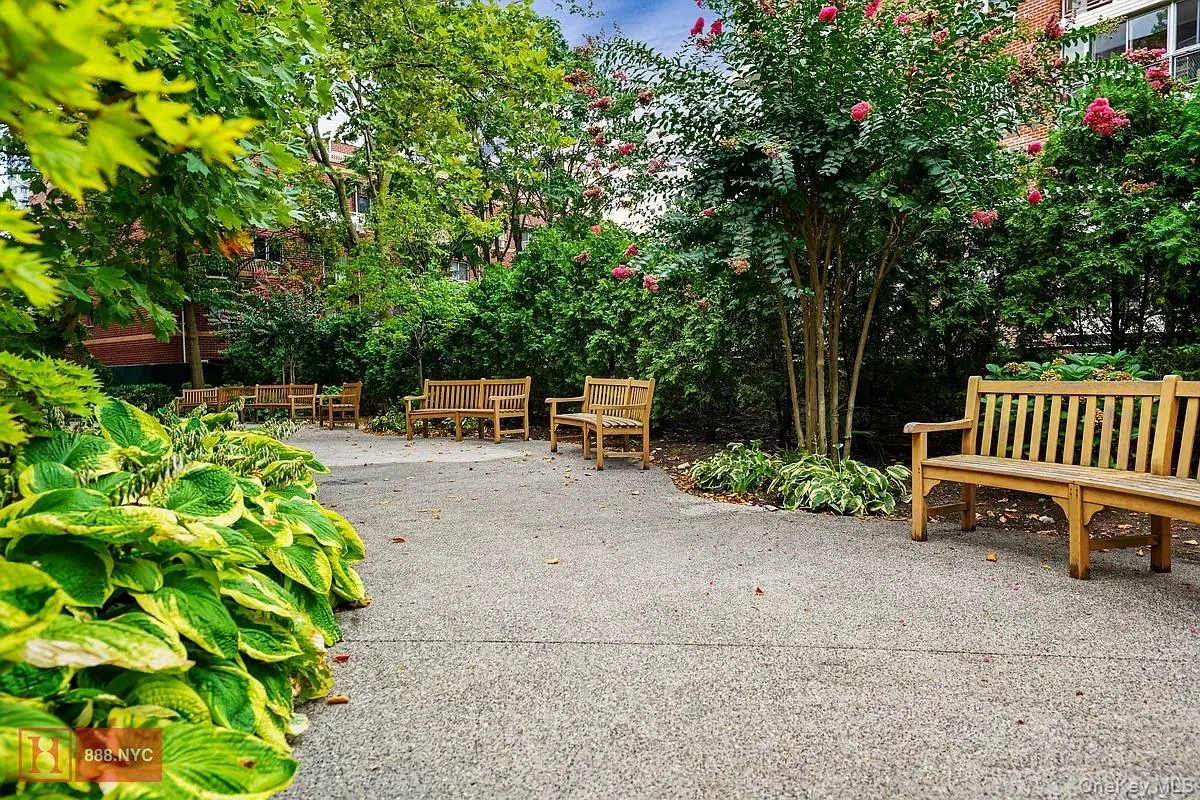 8710 51st Avenue, New York, NY, 3 Rooms Rooms,1 BathroomBathrooms,Residential Sale,For Rent,51st,0,969345 8710 51st Avenue, New York, NY, 3 Rooms Rooms,1 BathroomBathrooms,Residential Sale,For Rent,51st,0,969345