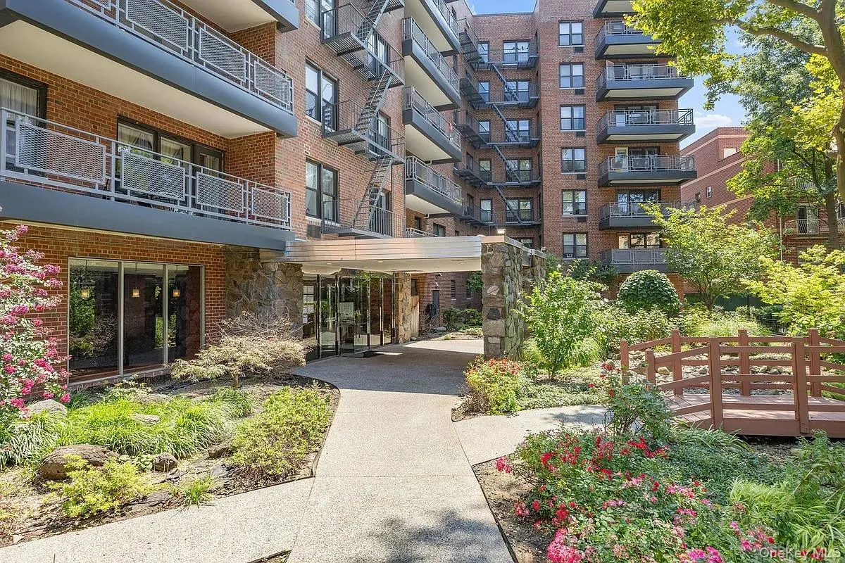 8710 51st Avenue, New York, NY, 3 Rooms Rooms,1 BathroomBathrooms,Residential Sale,For Rent,51st,0,969345 8710 51st Avenue, New York, NY, 3 Rooms Rooms,1 BathroomBathrooms,Residential Sale,For Rent,51st,0,969345