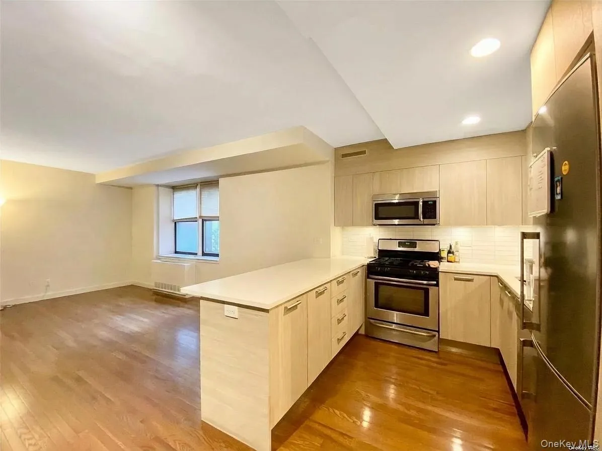 8710 51st Avenue, New York, NY, 3 Rooms Rooms,1 BathroomBathrooms,Residential Sale,For Rent,51st,0,969345 8710 51st Avenue, New York, NY, 3 Rooms Rooms,1 BathroomBathrooms,Residential Sale,For Rent,51st,0,969345