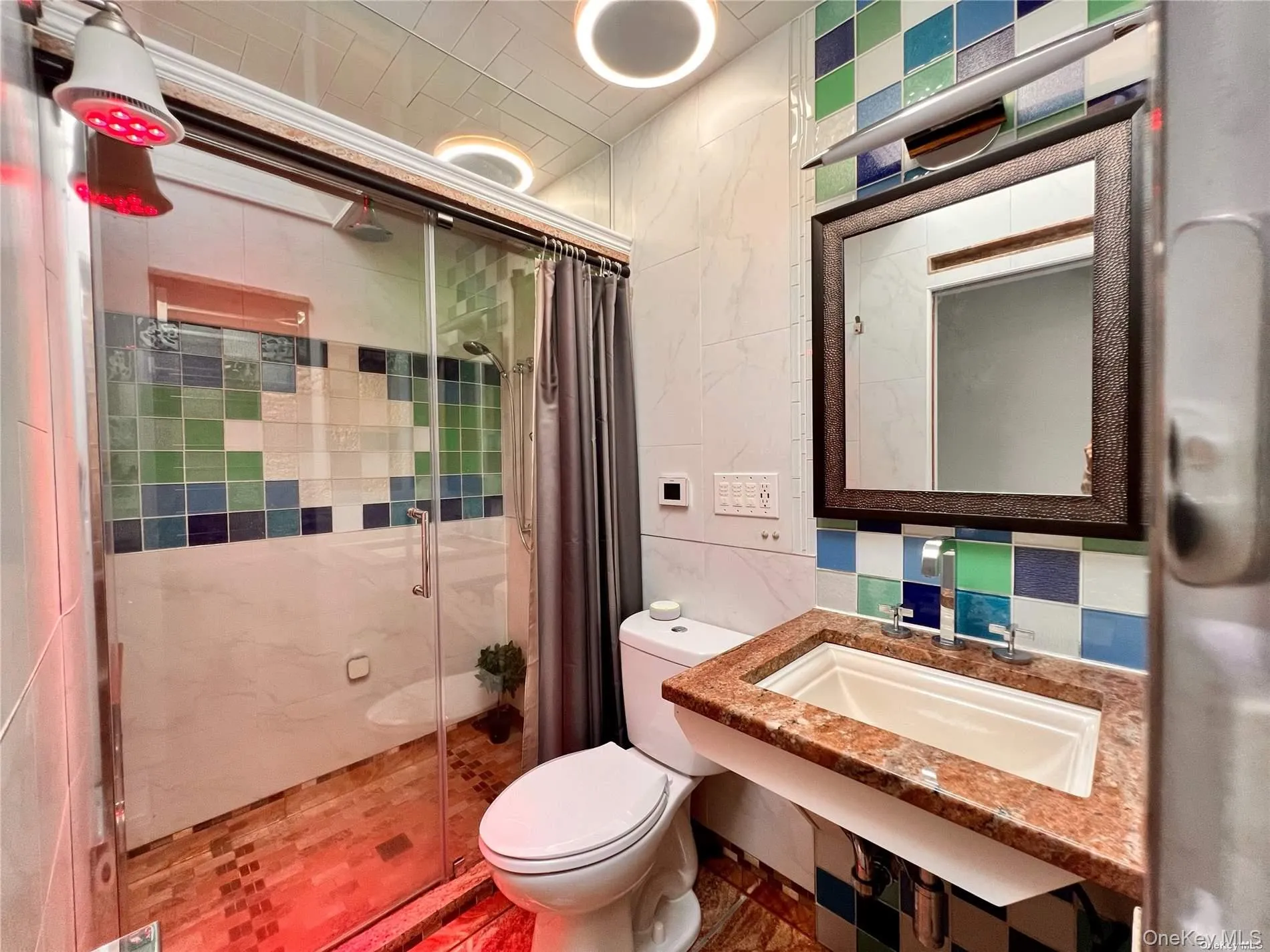 Bath with Red Light Therapy Bath with Red Light Therapy